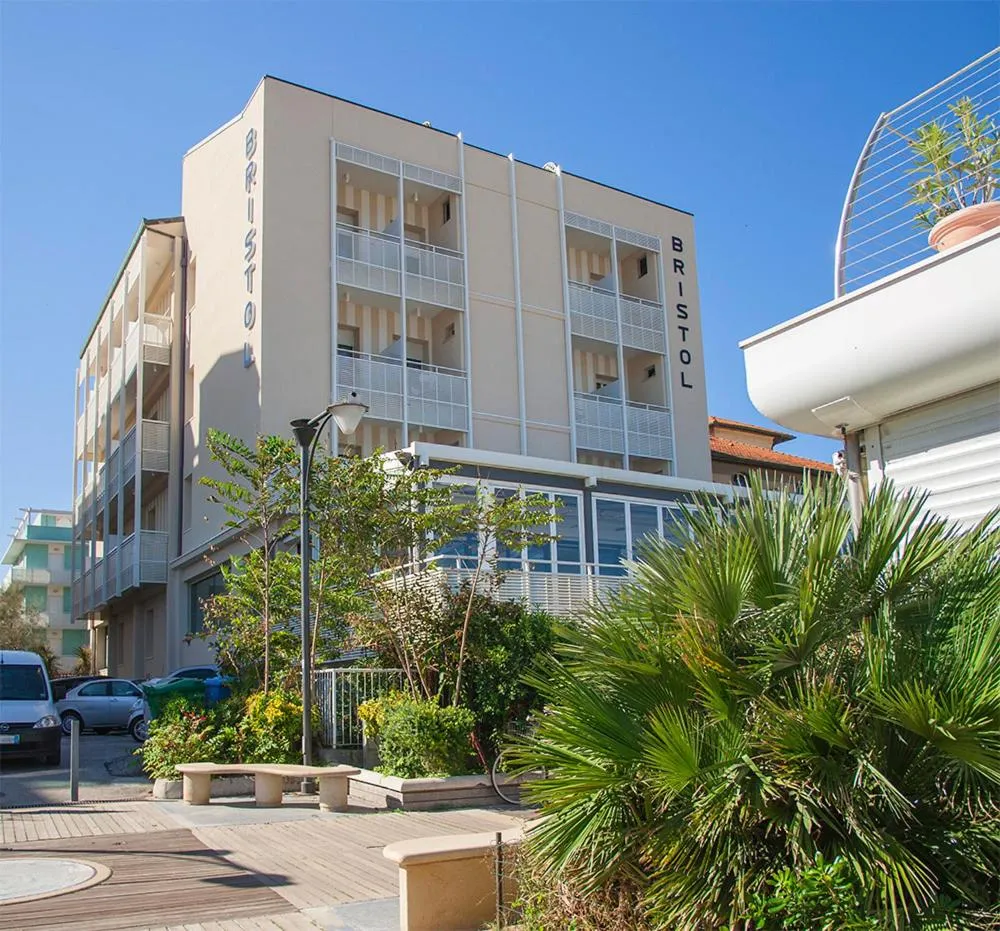 Facade/entrance in Hotel Bristol