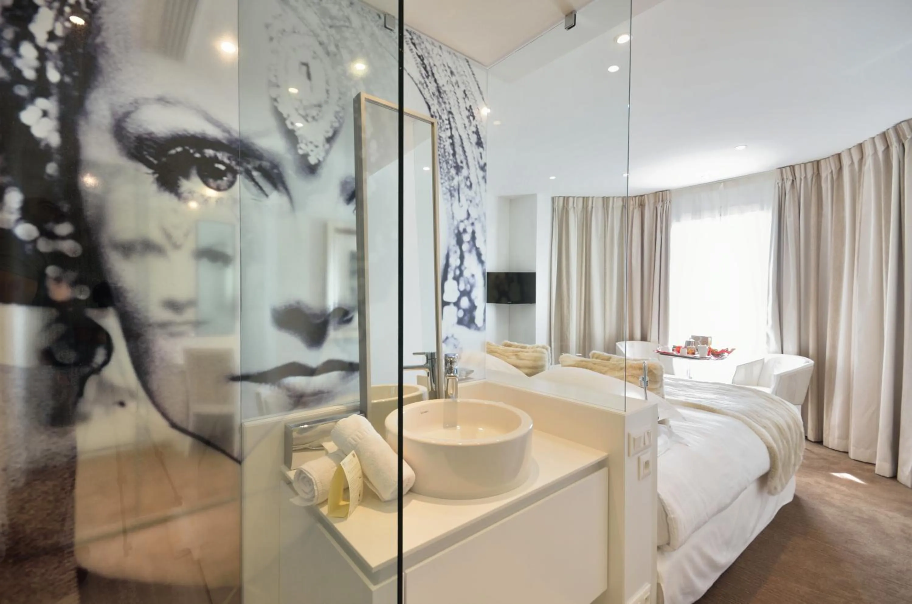 Prestige Design Room in Hotel Renoir