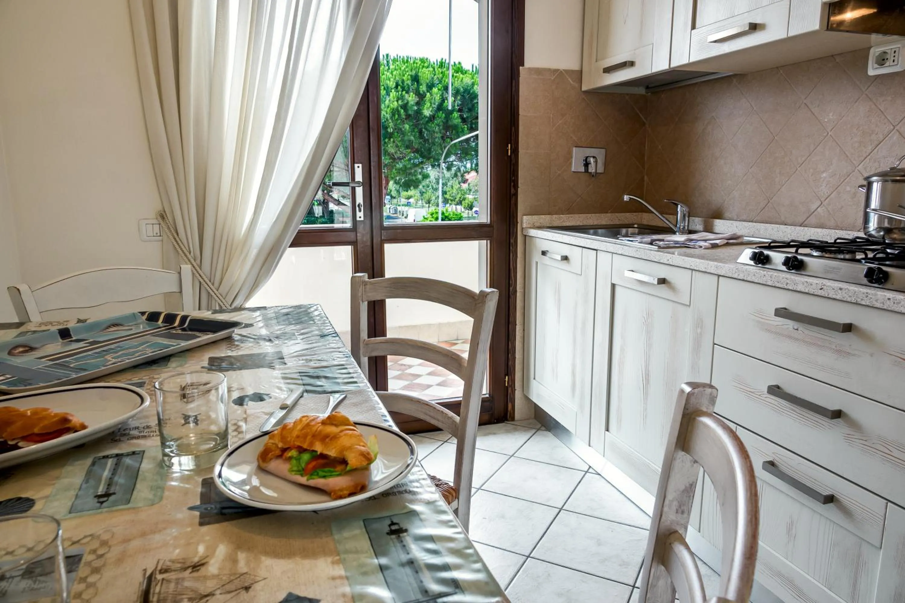 Kitchen or kitchenette in Villetta Tina