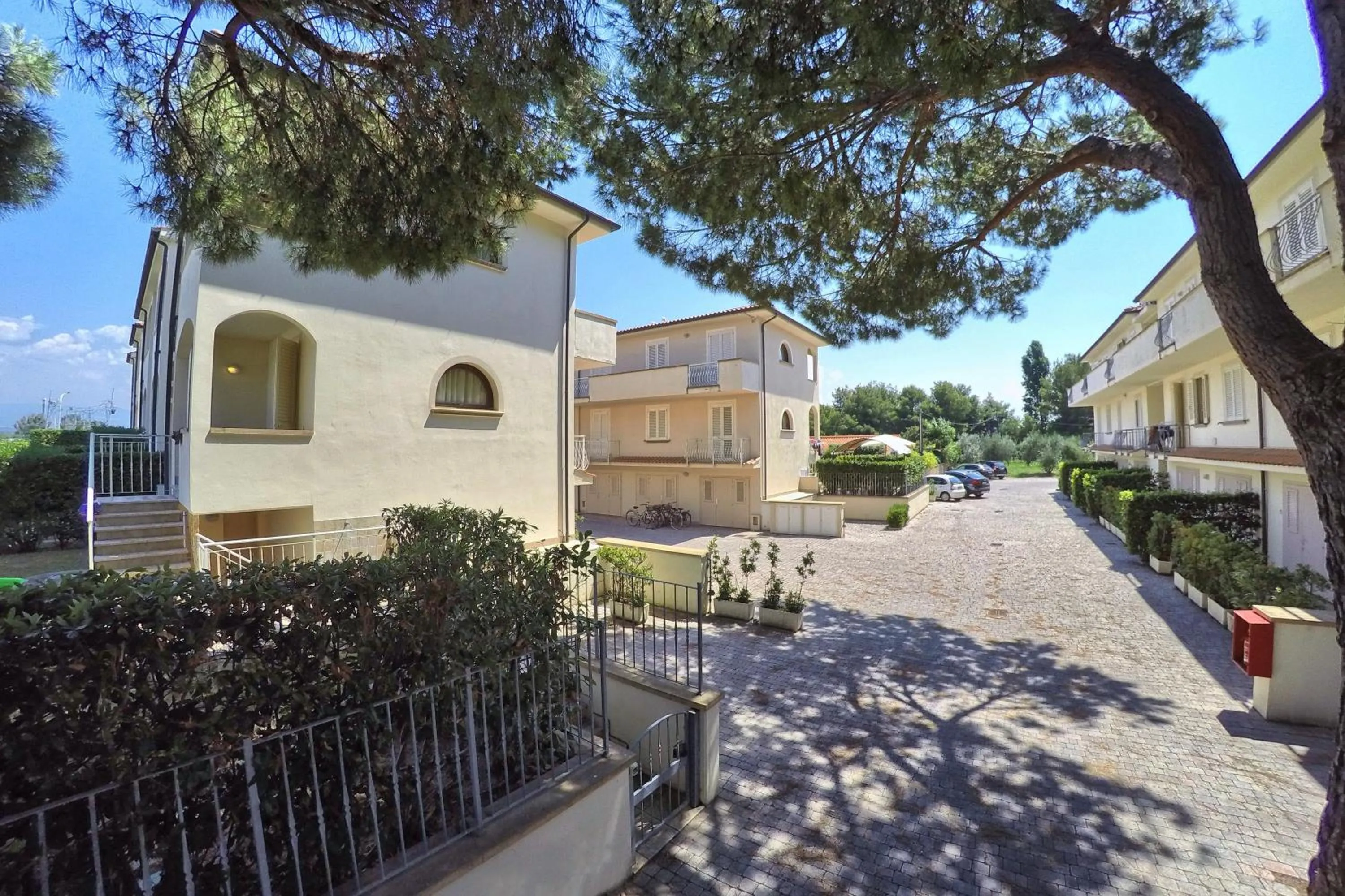 Facade/entrance in Villetta Tina