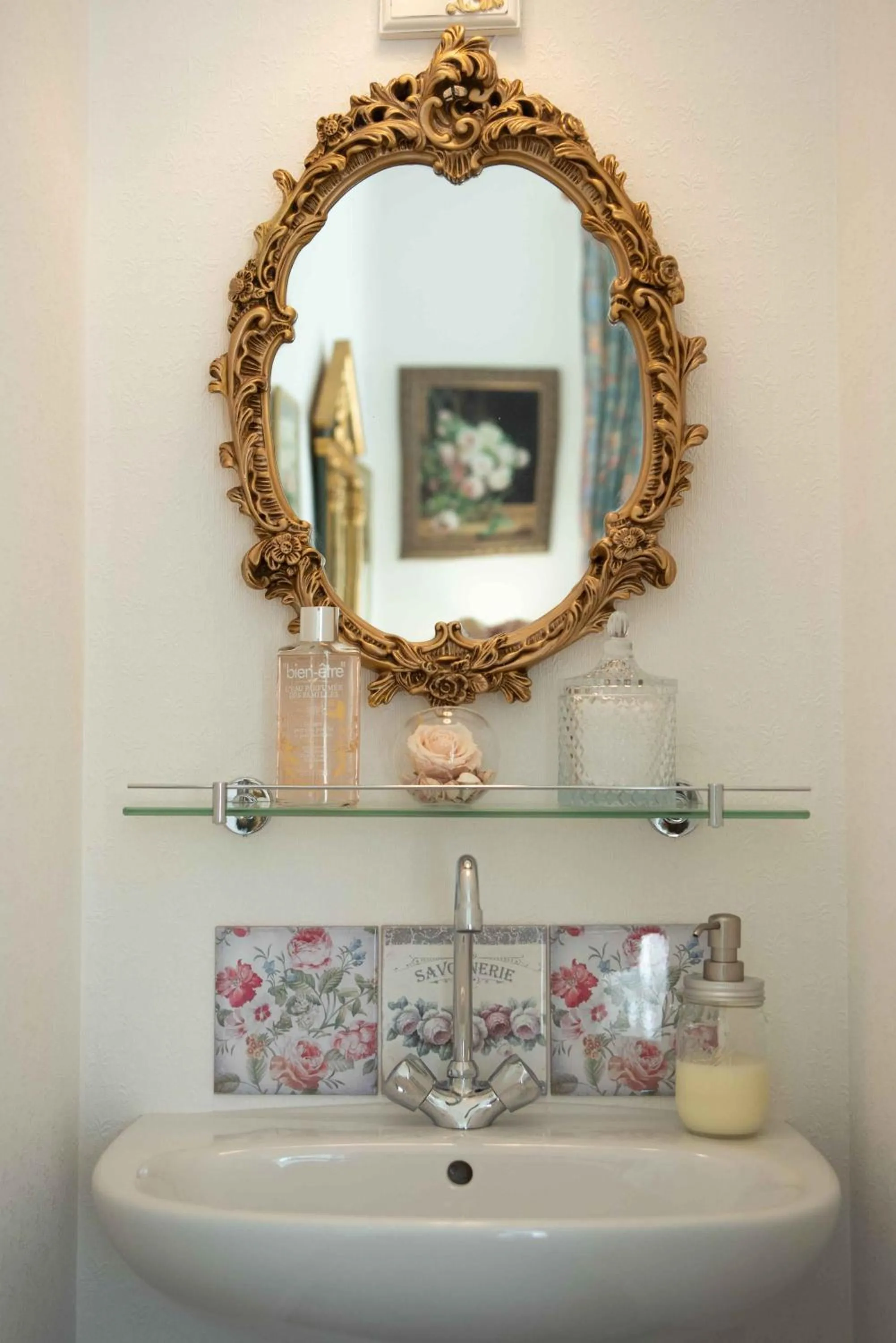 Bathroom in Maison d'hôtes de charme La Rose de Ducey près du Mont Saint Michel