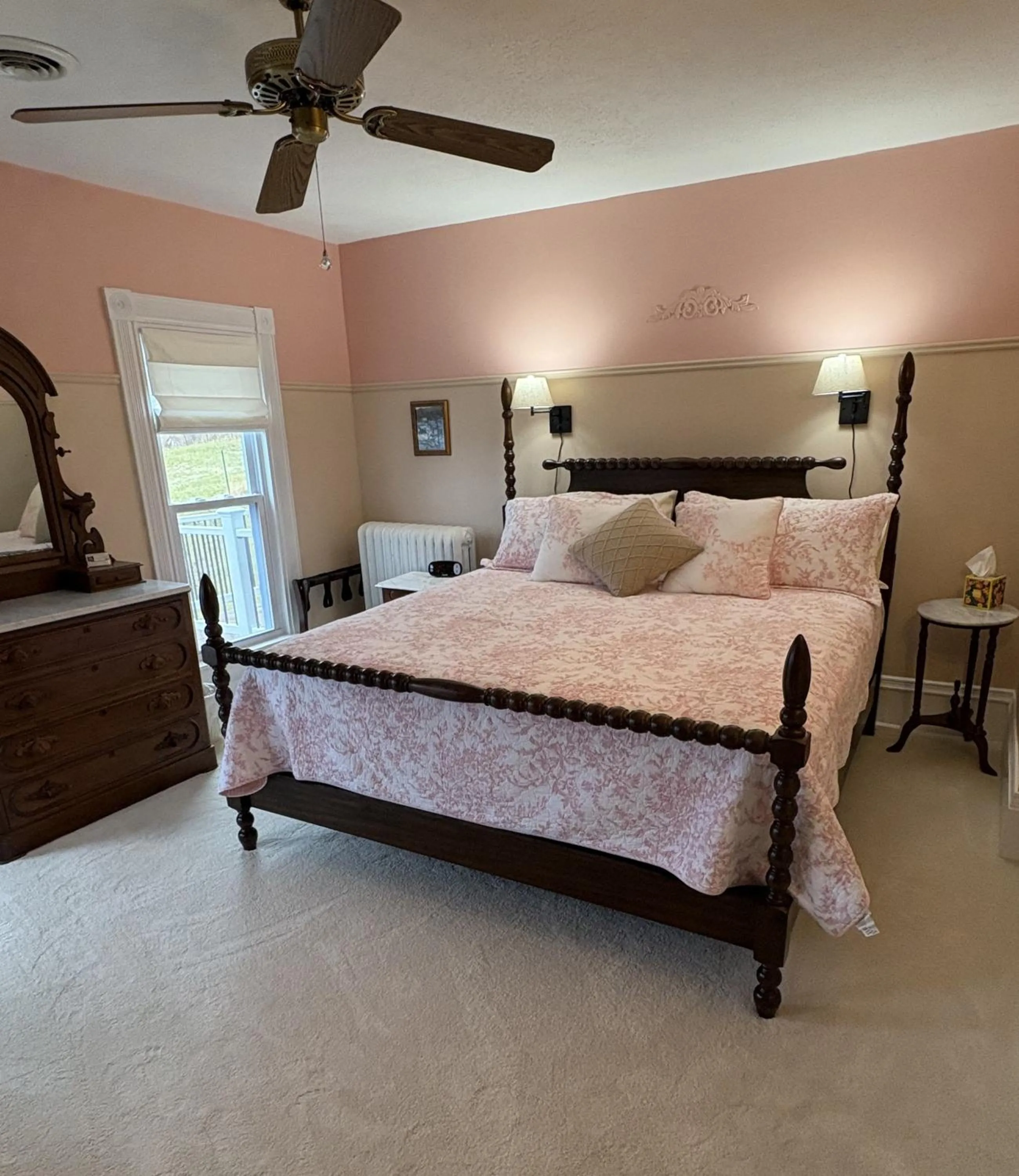 Bedroom, Bed in Hudson Manor Bed & Breakfast