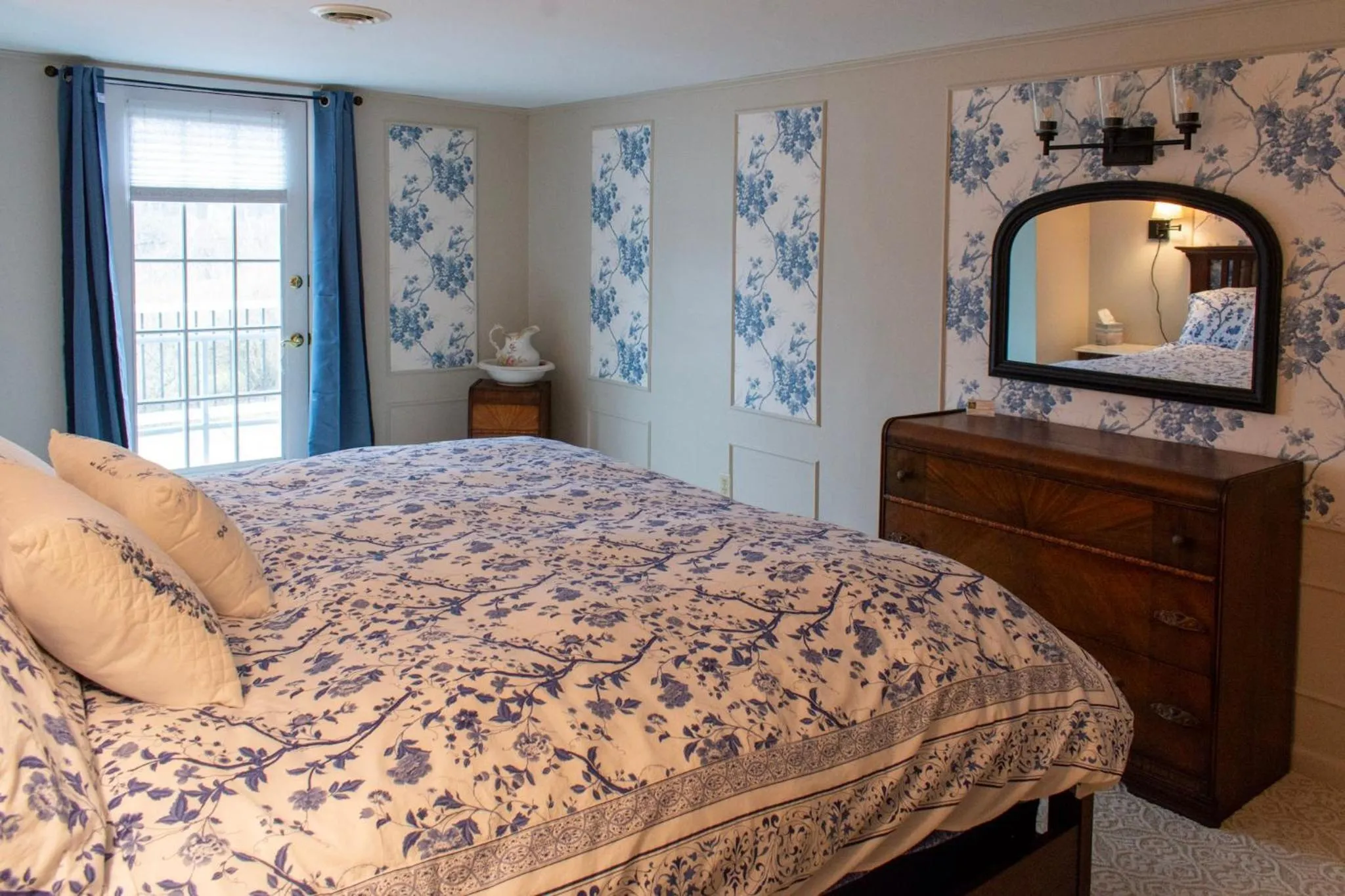 Bedroom, Bed in Hudson Manor Bed & Breakfast