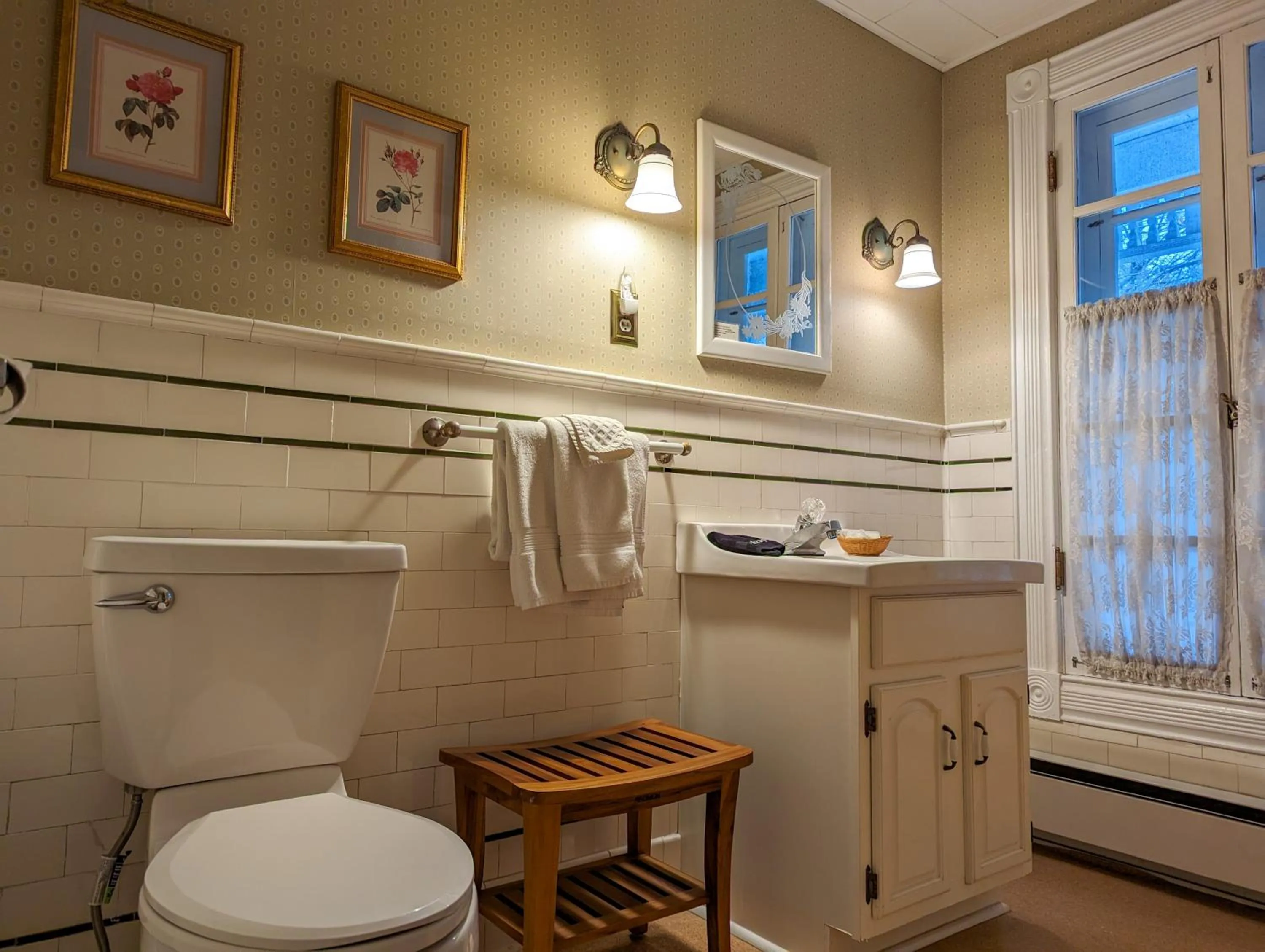 Bathroom in Hudson Manor Bed & Breakfast