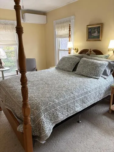 Hudson Manor Bed & Breakfast