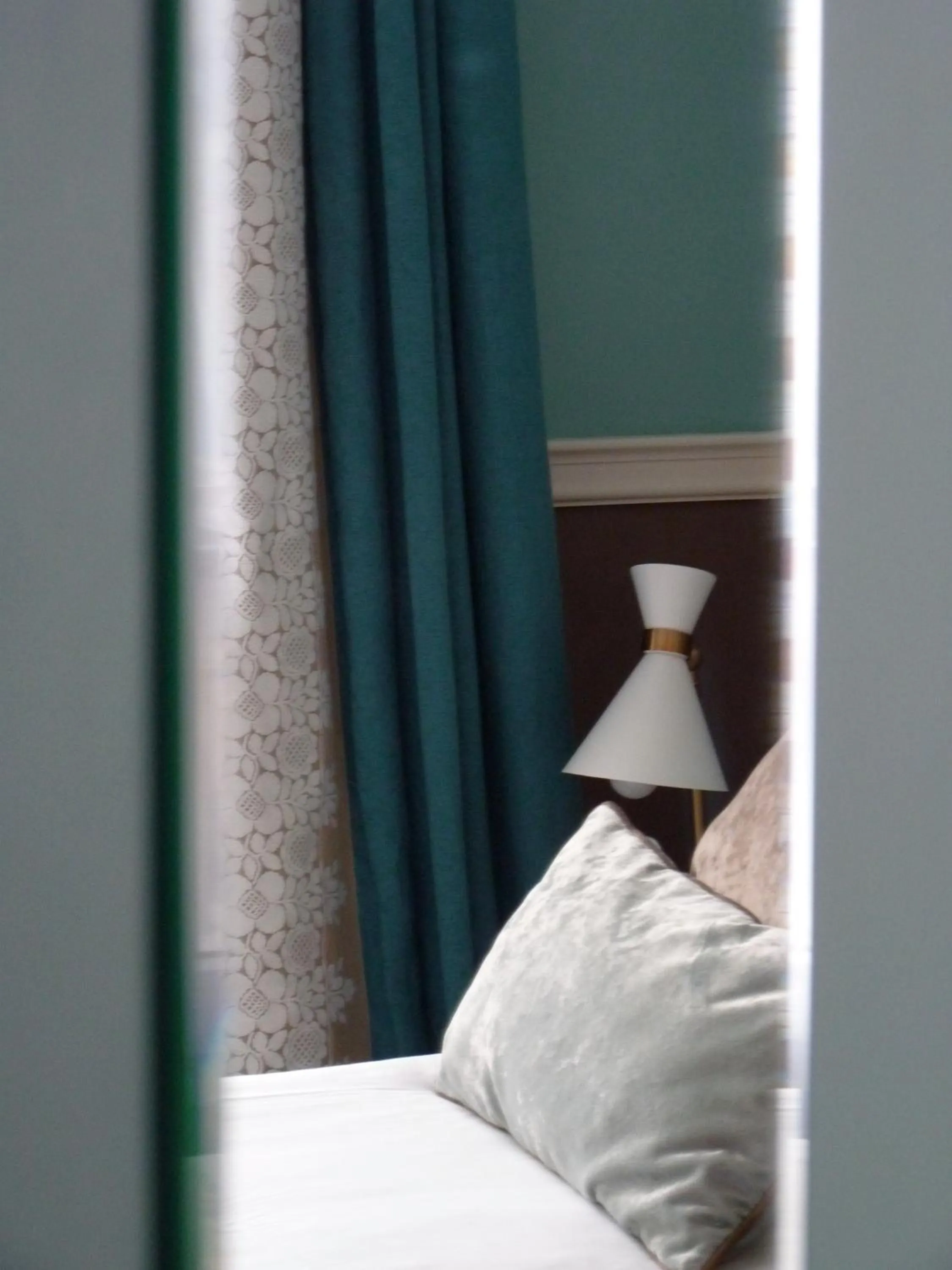 Bed in Hôtel des 3 Poussins