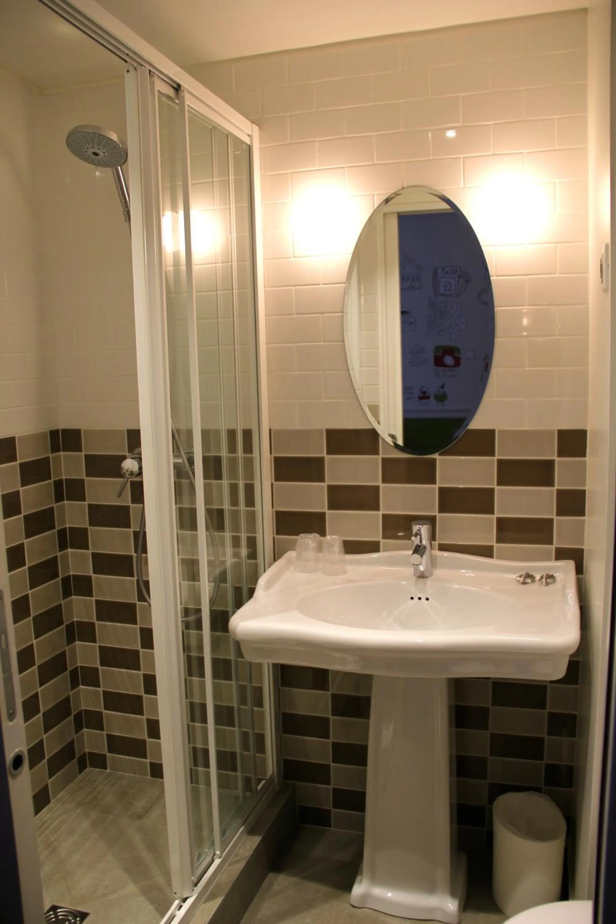 Bathroom in Hôtel des 3 Poussins