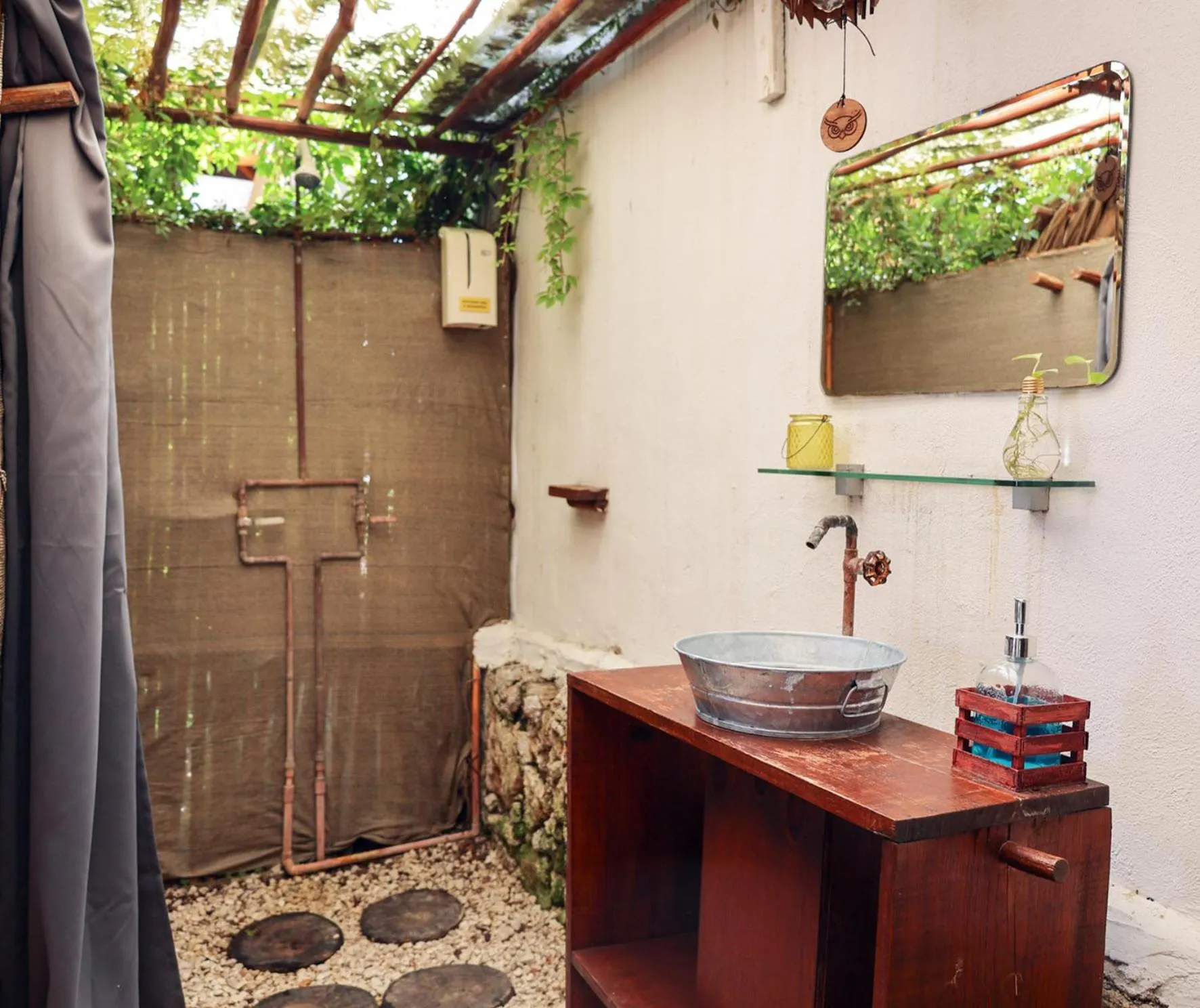 Shower in El Búho Bacalar Eco-Cabañas Hostal