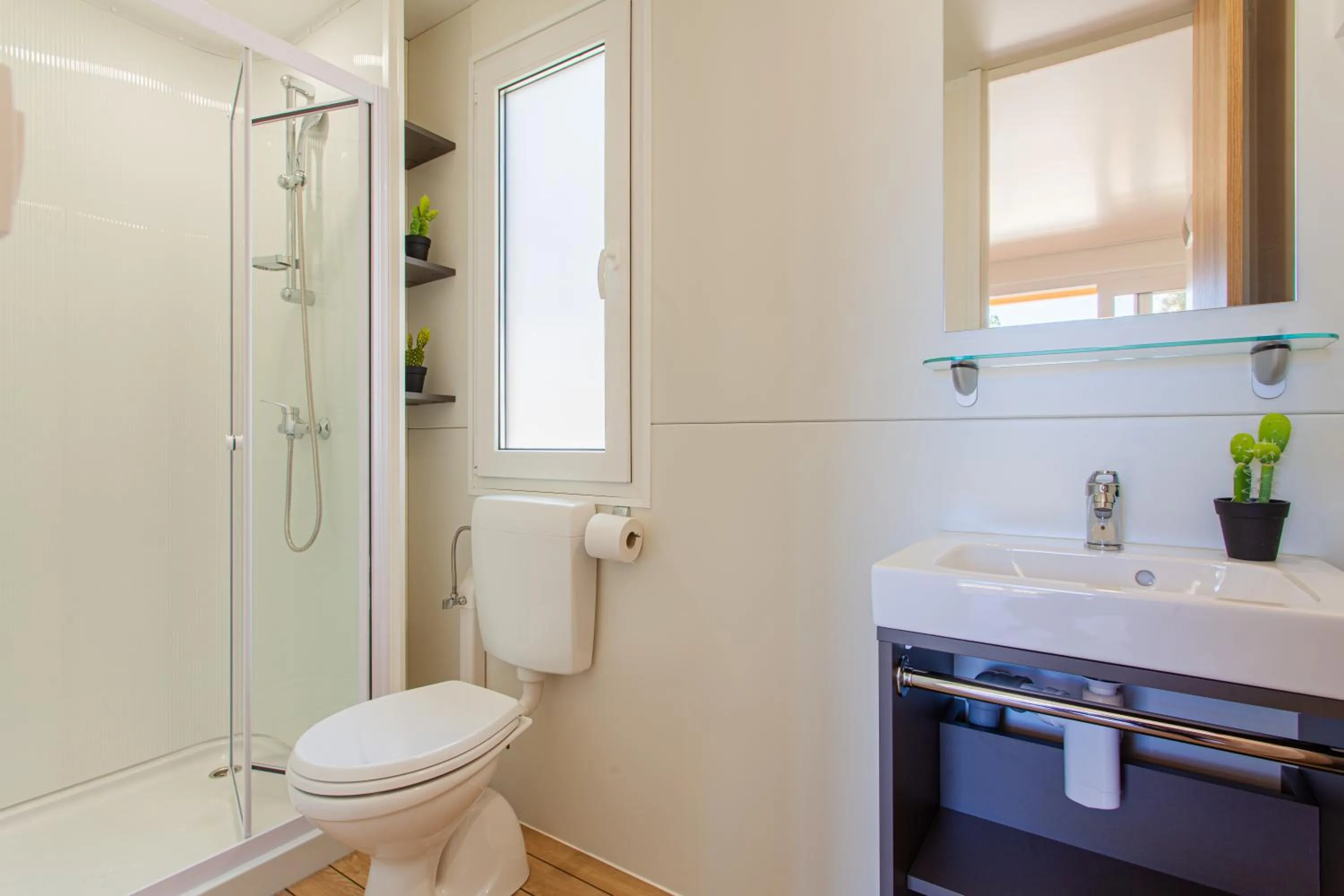 Shower in Mobile Homes Lopari