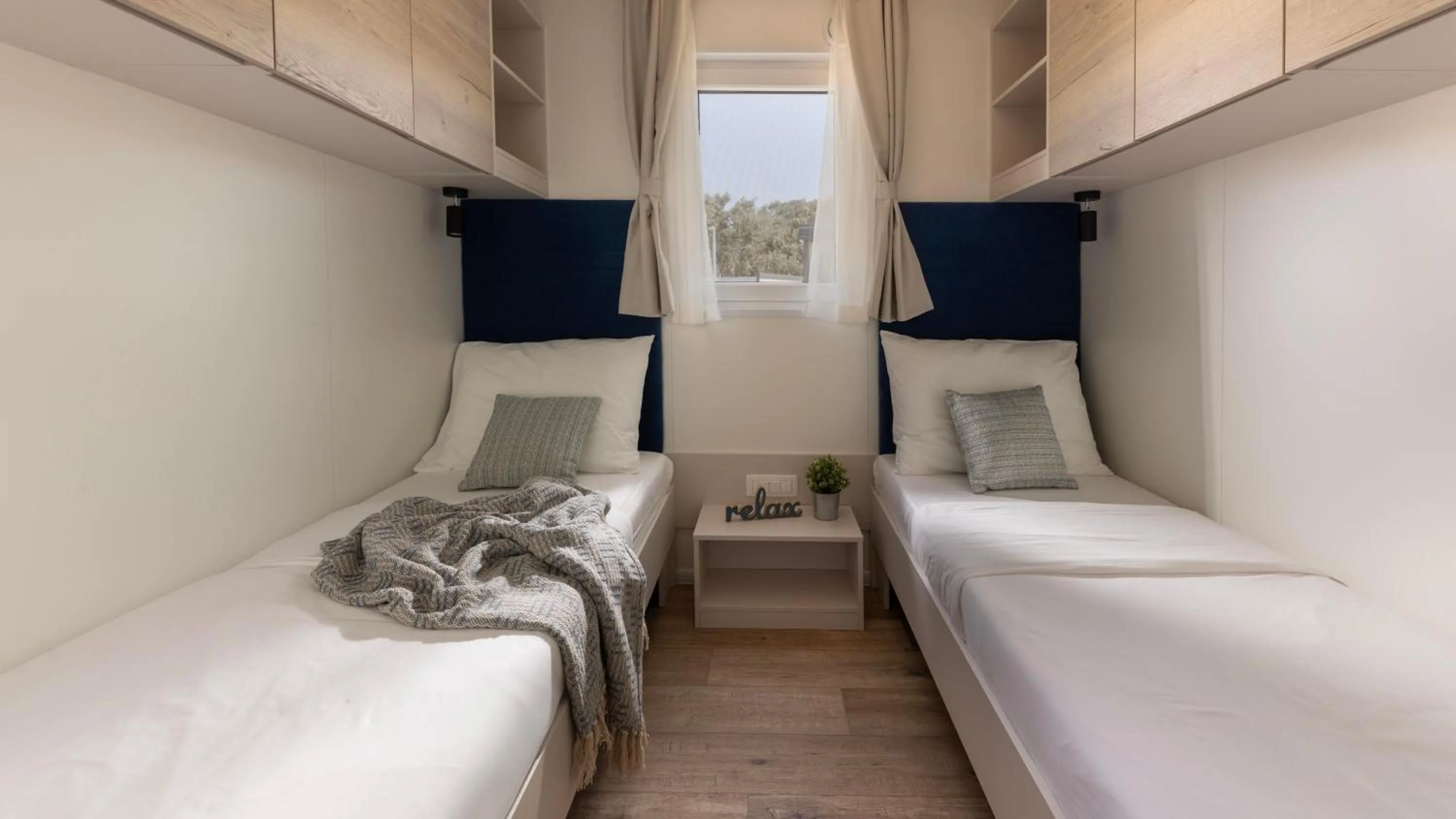 Bedroom, Bed in Mobile Homes Lopari