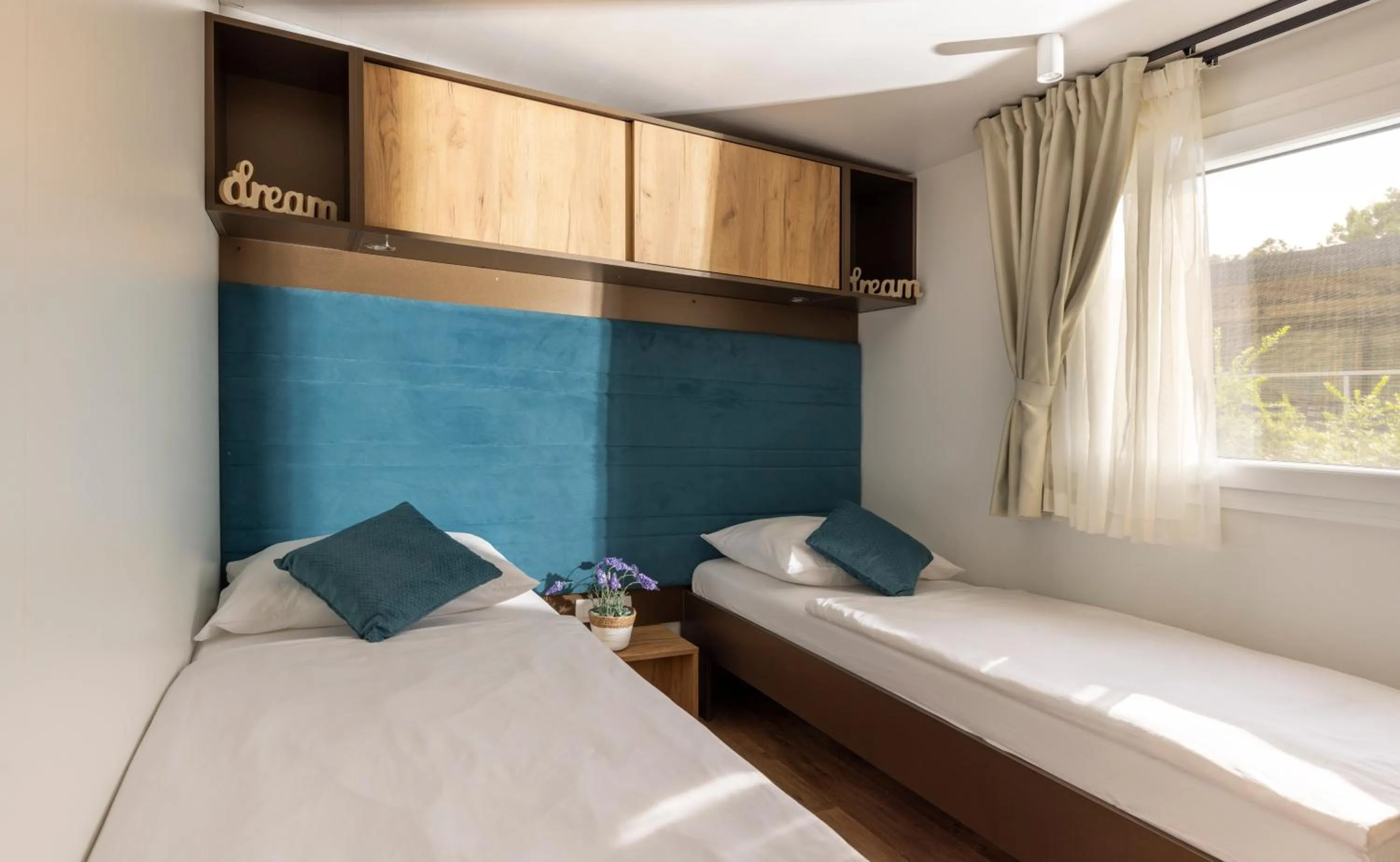 Bedroom, Bed in Mobile Homes Lopari