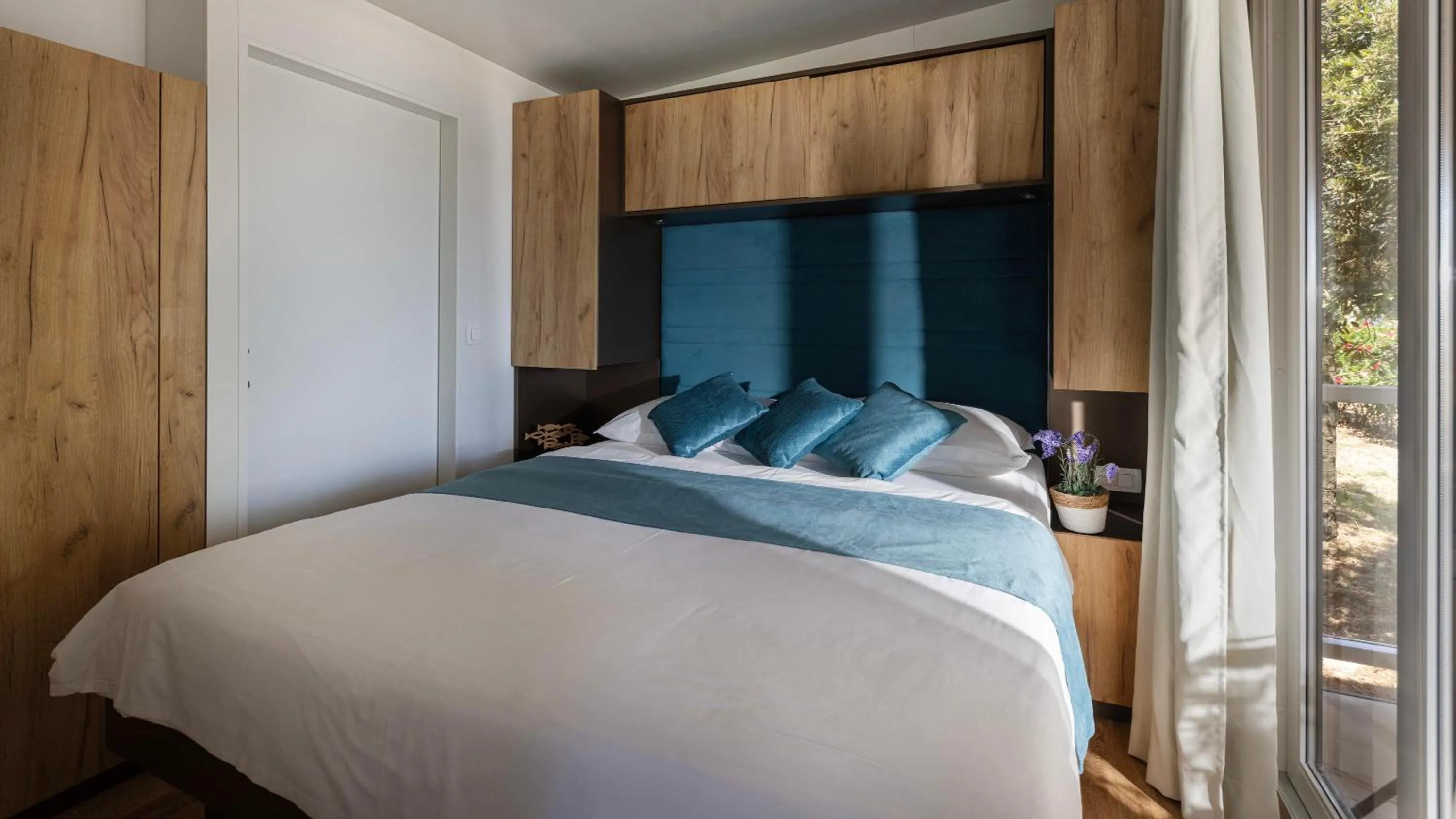 Bedroom, Bed in Mobile Homes Lopari