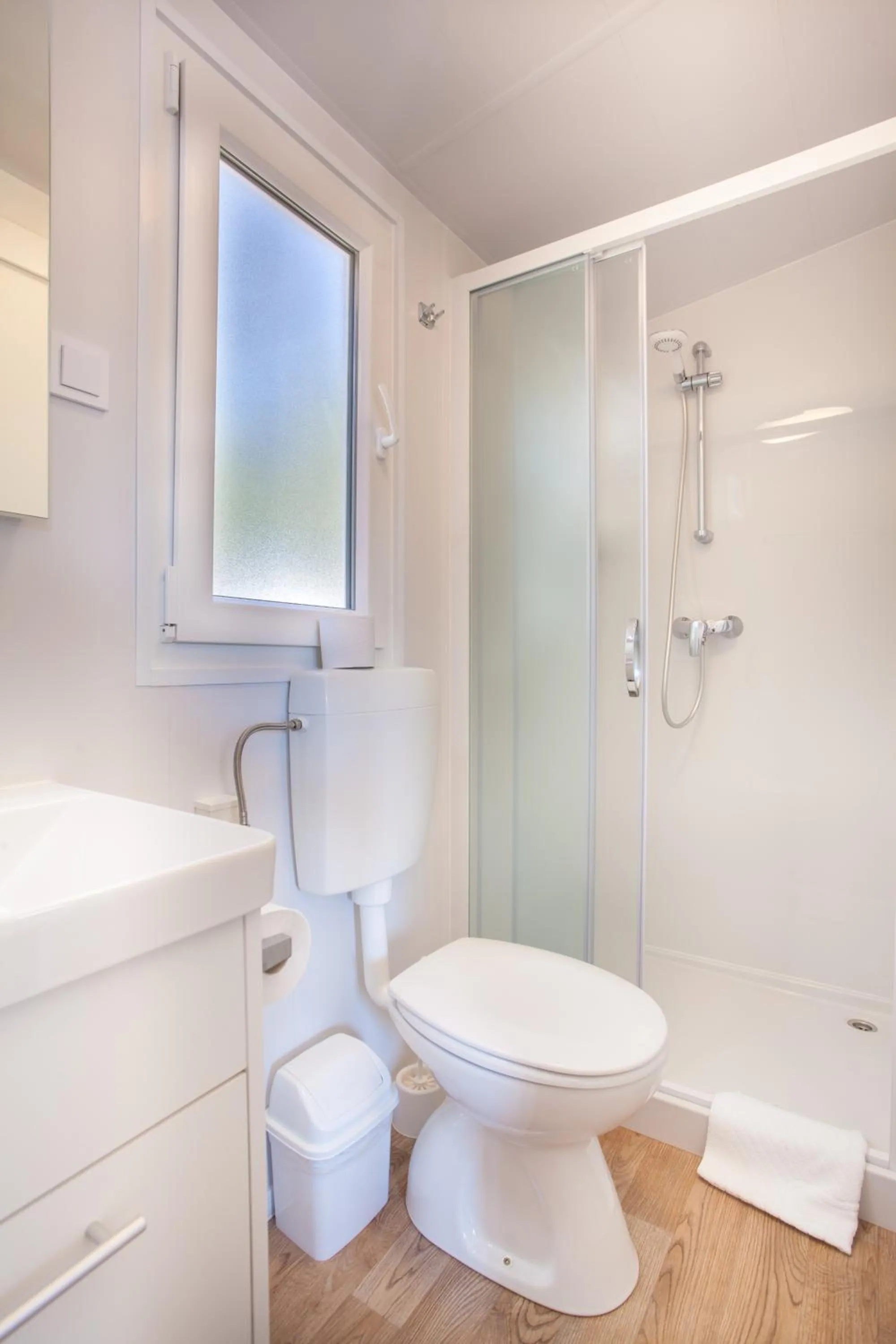 Shower in Mobile Homes Lopari