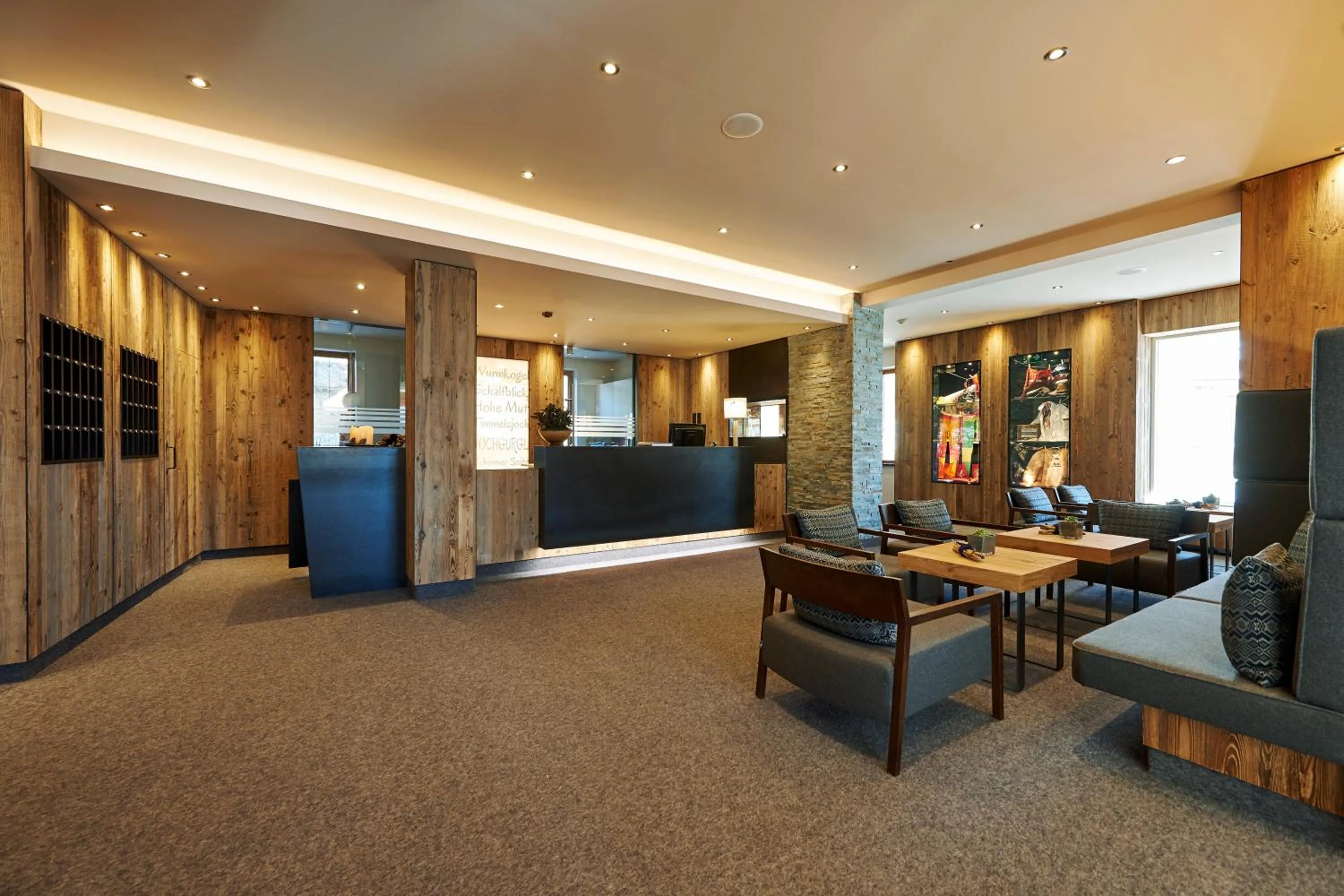 Seating area in Alpenhotel Laurin