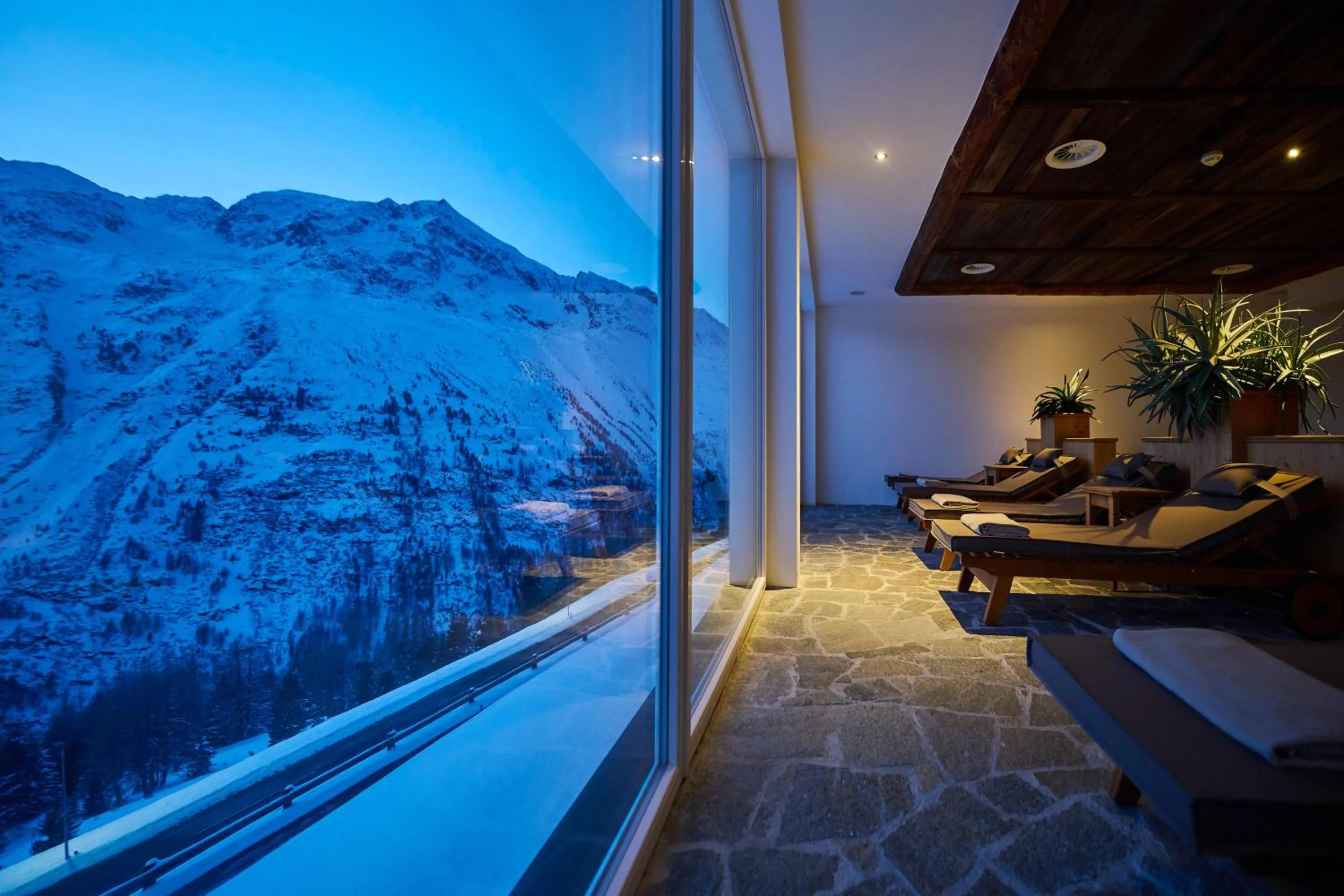 Swimming pool in Alpenhotel Laurin