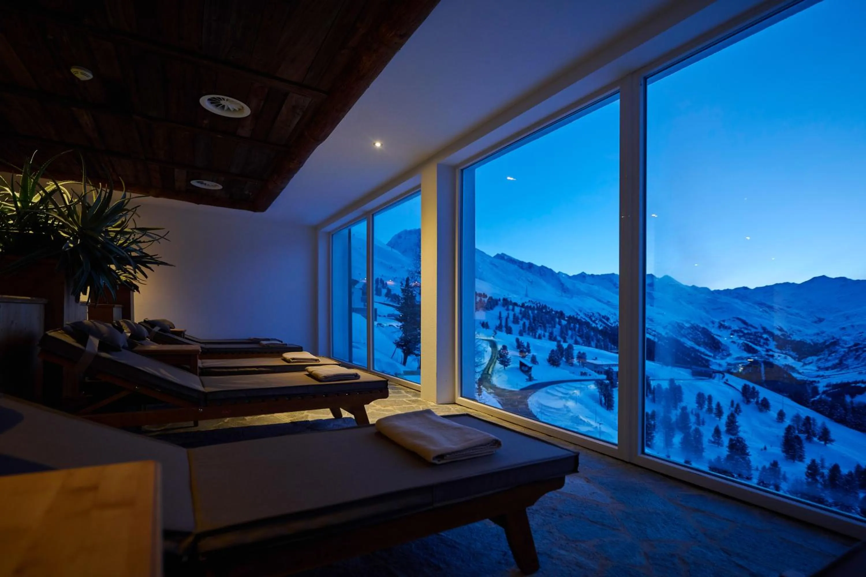 Swimming pool in Alpenhotel Laurin