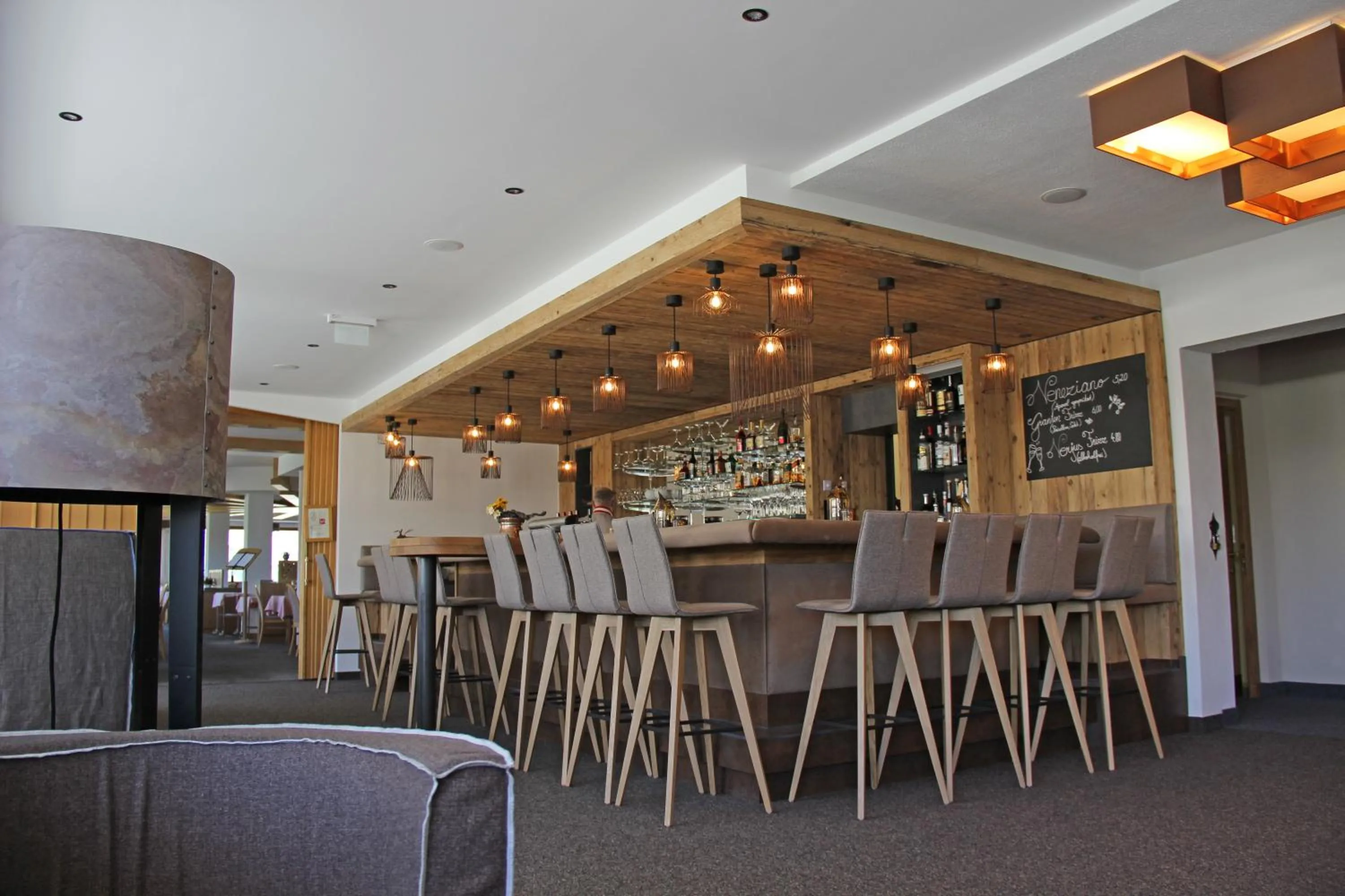 Lounge or bar in Alpenhotel Laurin