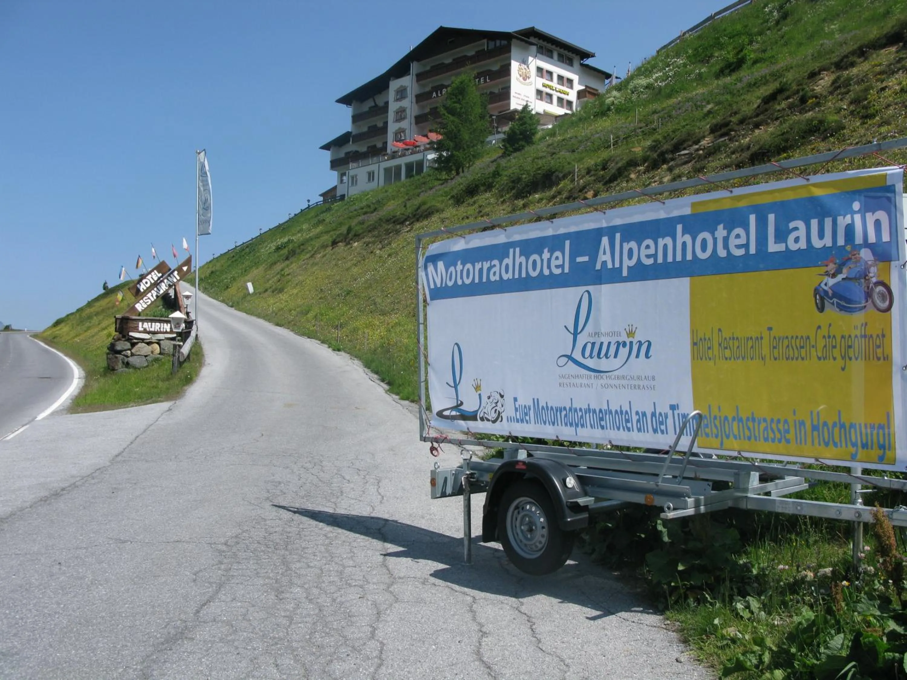 Facade/entrance in Alpenhotel Laurin
