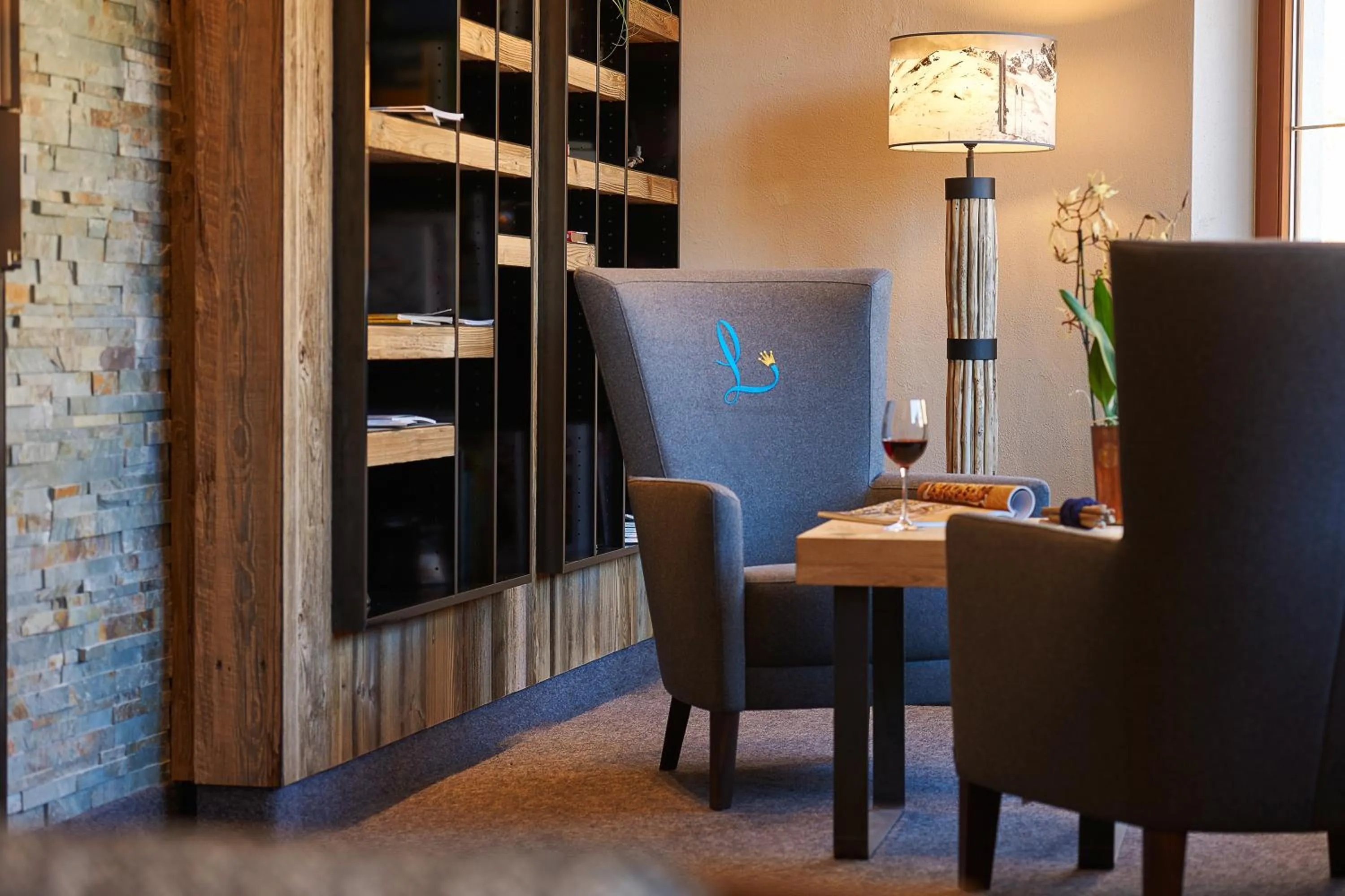 Seating area in Alpenhotel Laurin