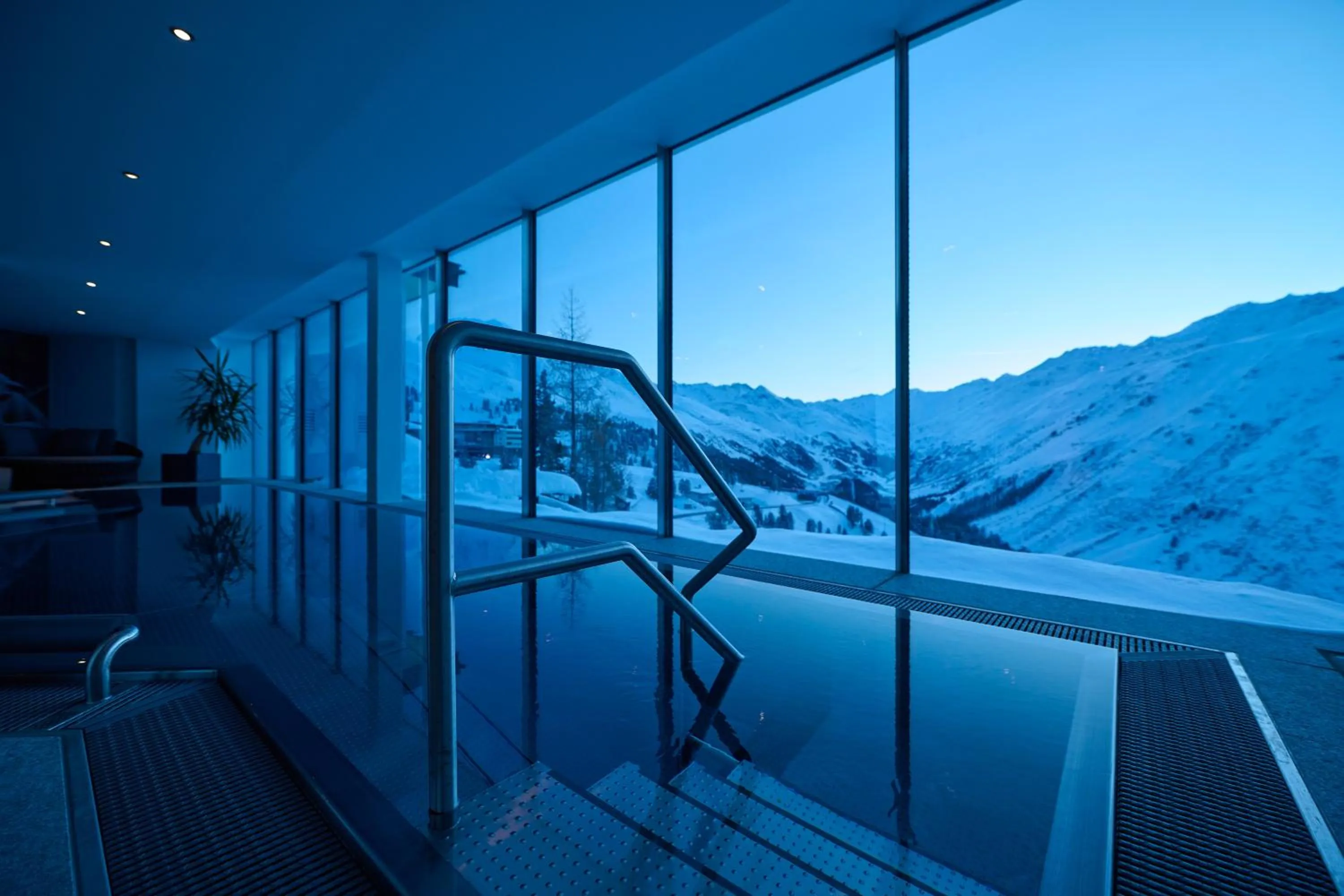 Swimming pool in Alpenhotel Laurin