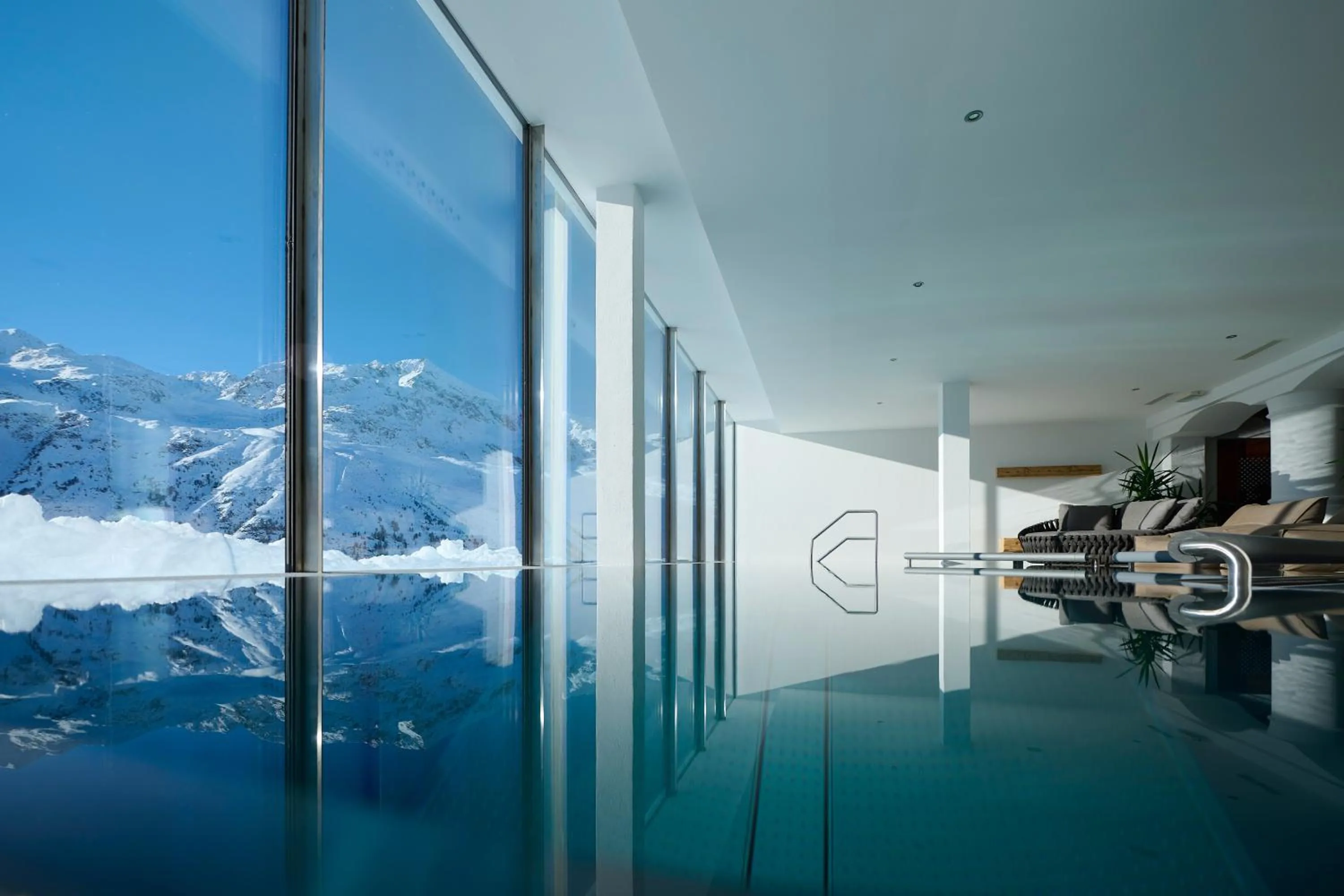 Swimming pool in Alpenhotel Laurin