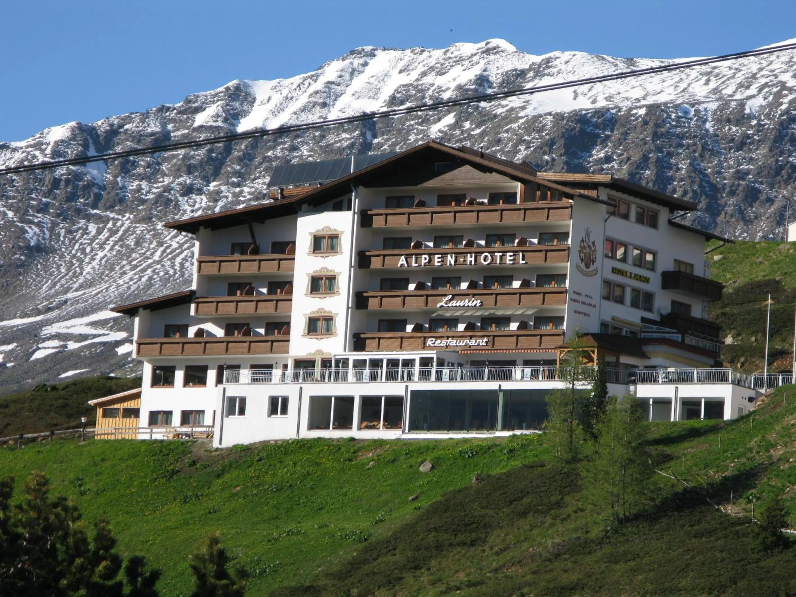 Facade/entrance in Alpenhotel Laurin