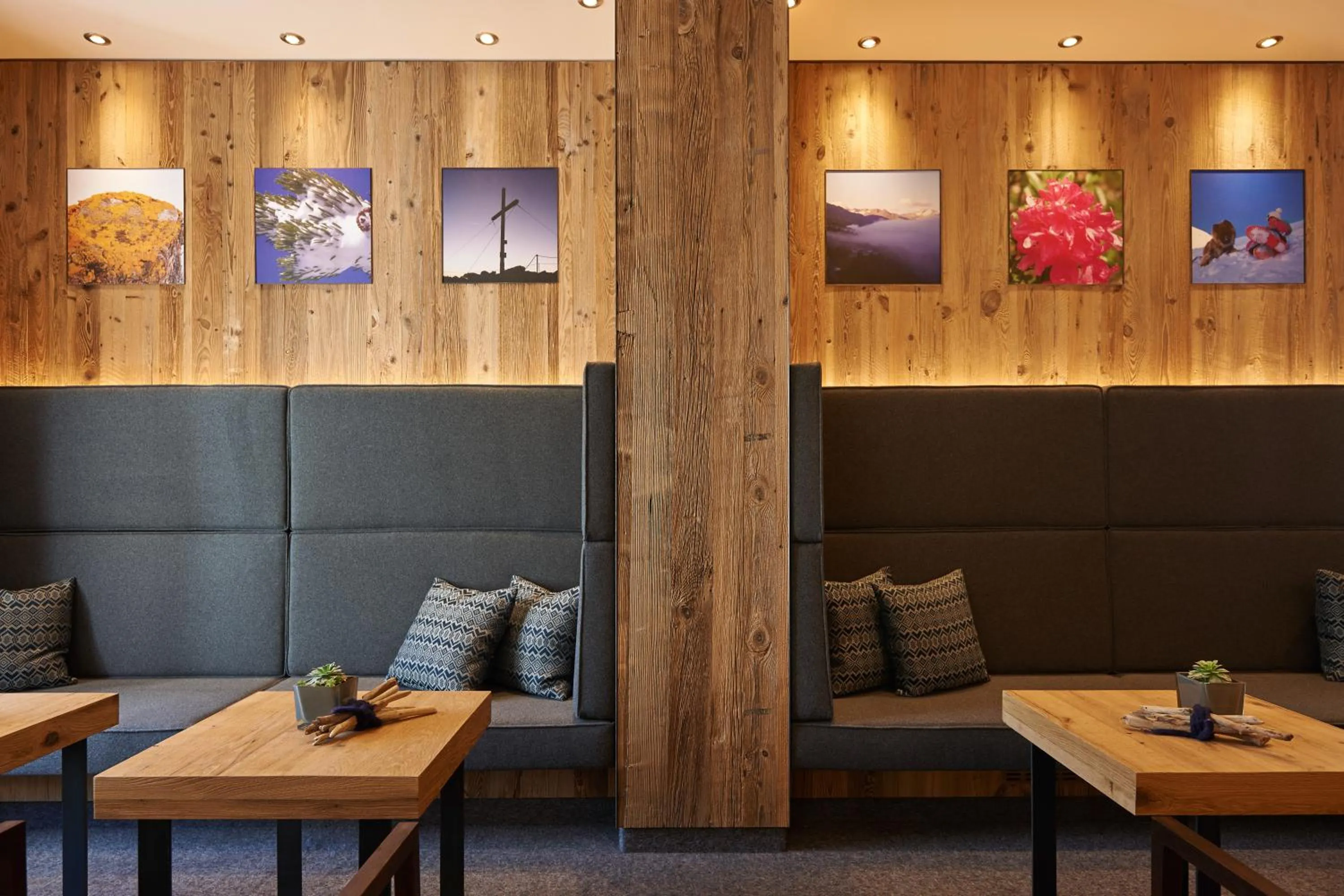 Lounge or bar in Alpenhotel Laurin