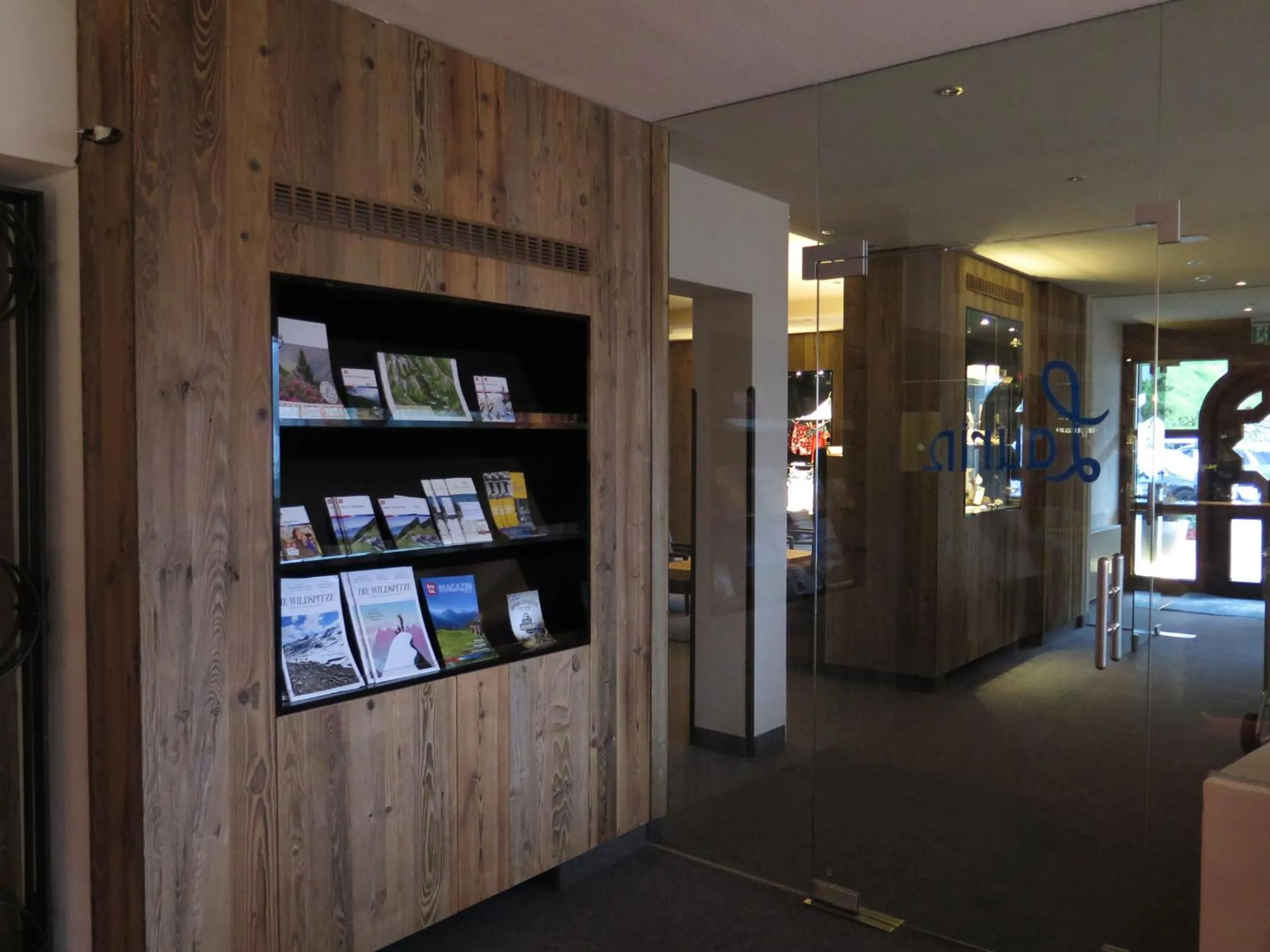 Lobby or reception in Alpenhotel Laurin