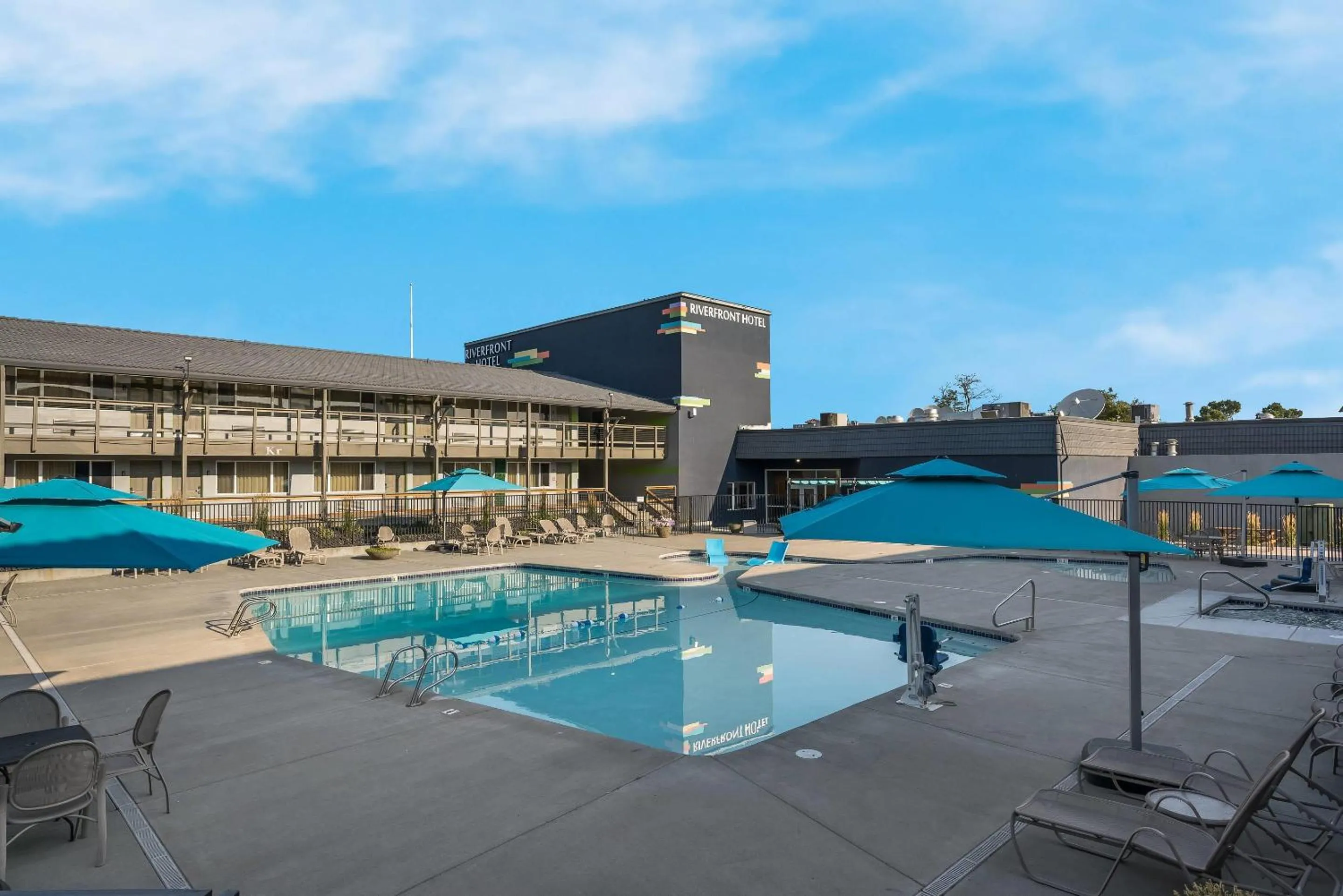 Swimming pool in Richland Riverfront Hotel, an Ascend Collection Hotel