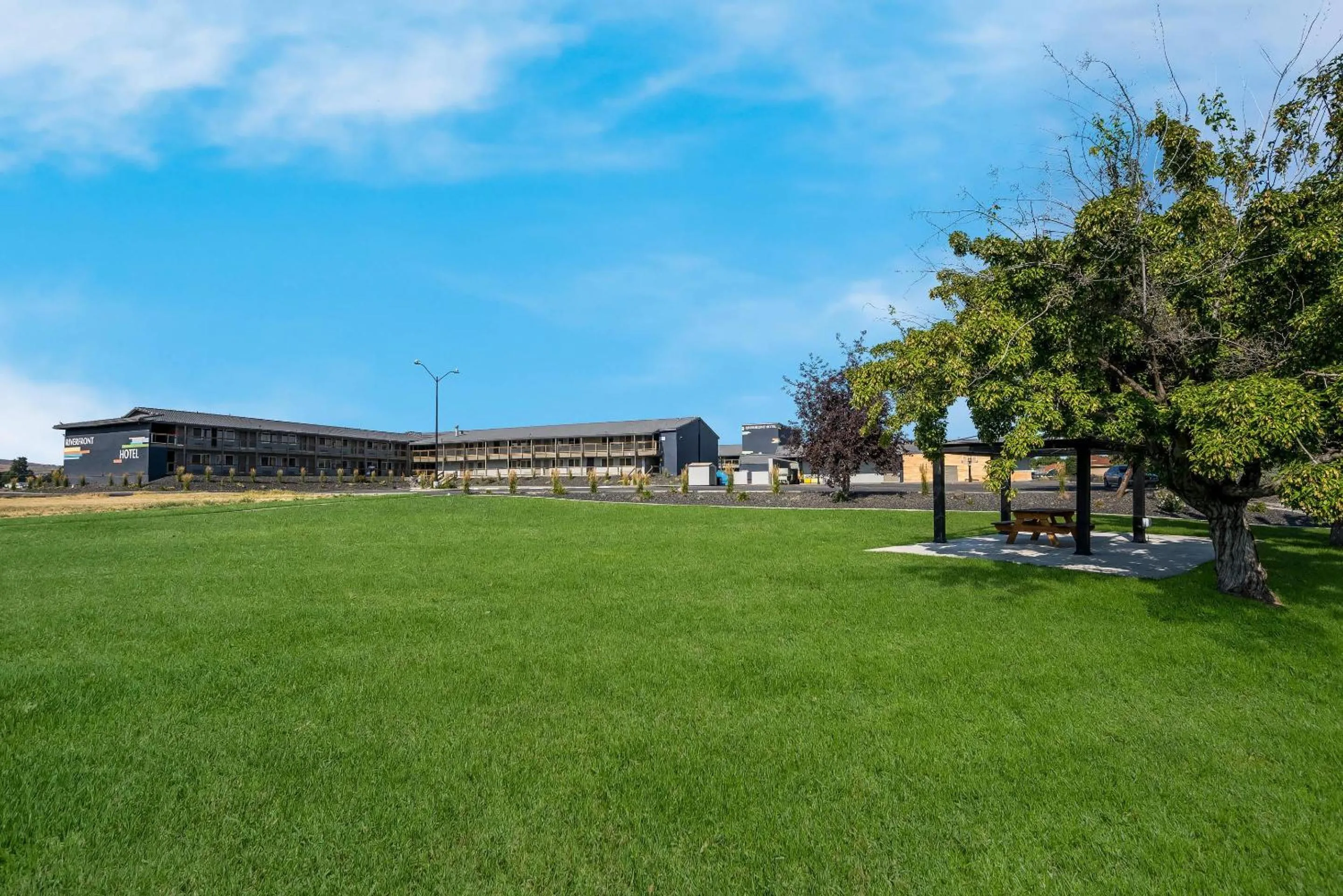 Swimming pool in Richland Riverfront Hotel, an Ascend Collection Hotel