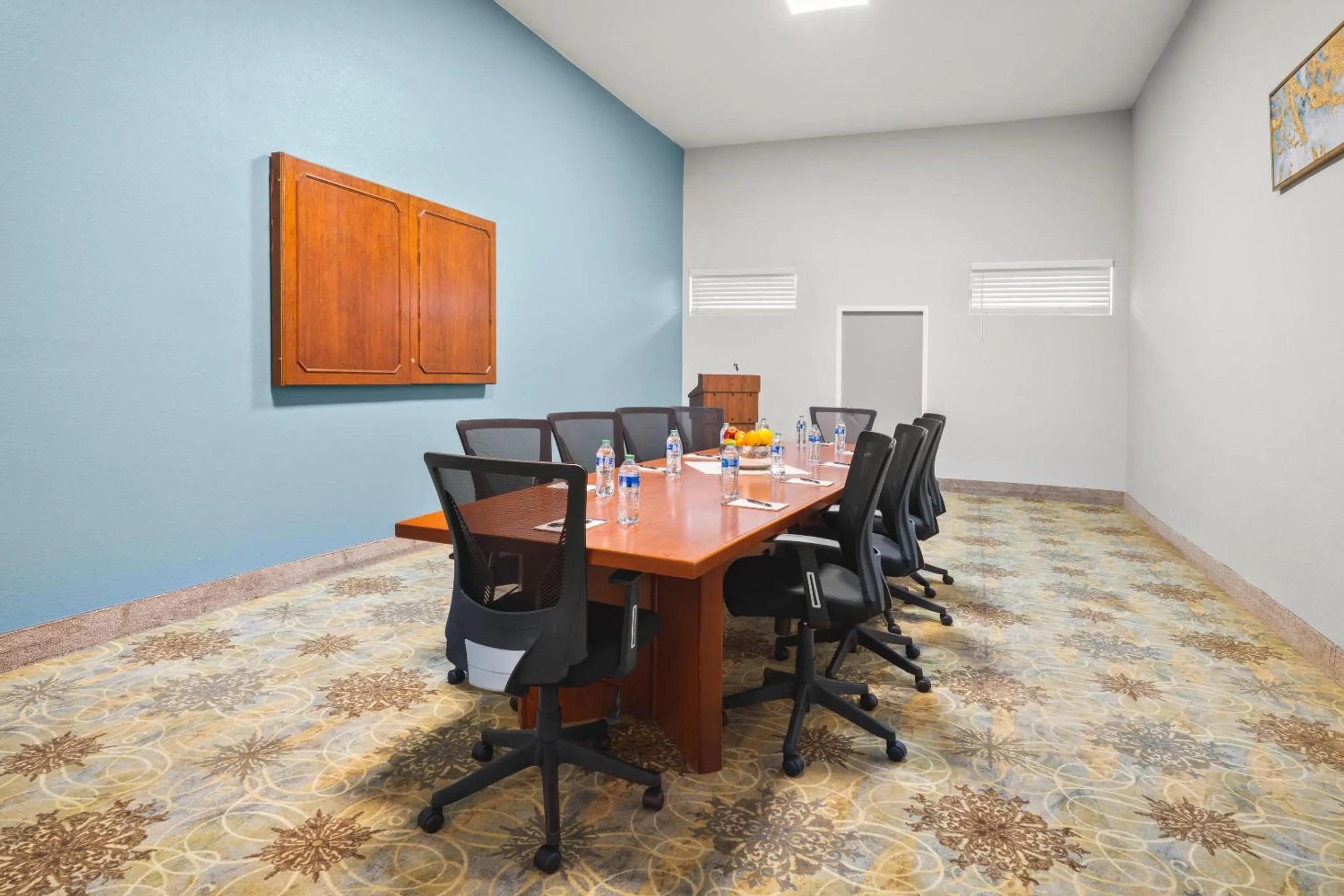 Meeting/conference room in Richland Riverfront Hotel, an Ascend Collection Hotel