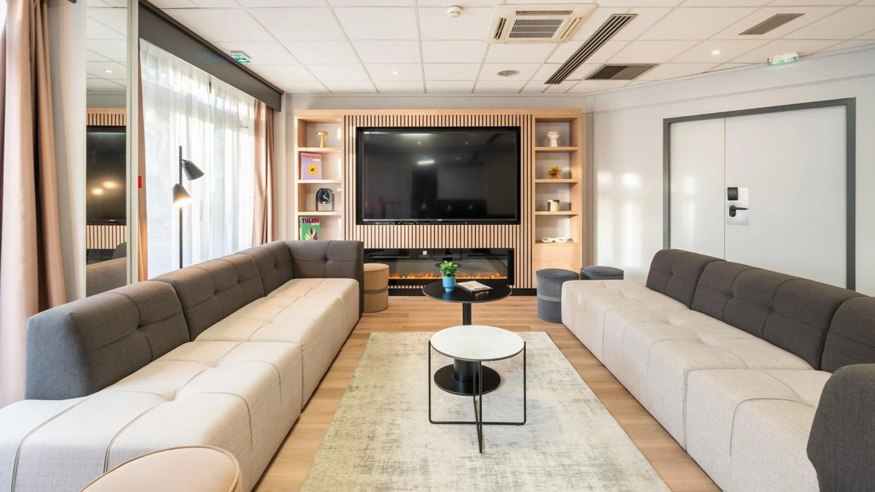 Communal lounge/ TV room in Campanile PRIME - Lyon Ouest Tassin