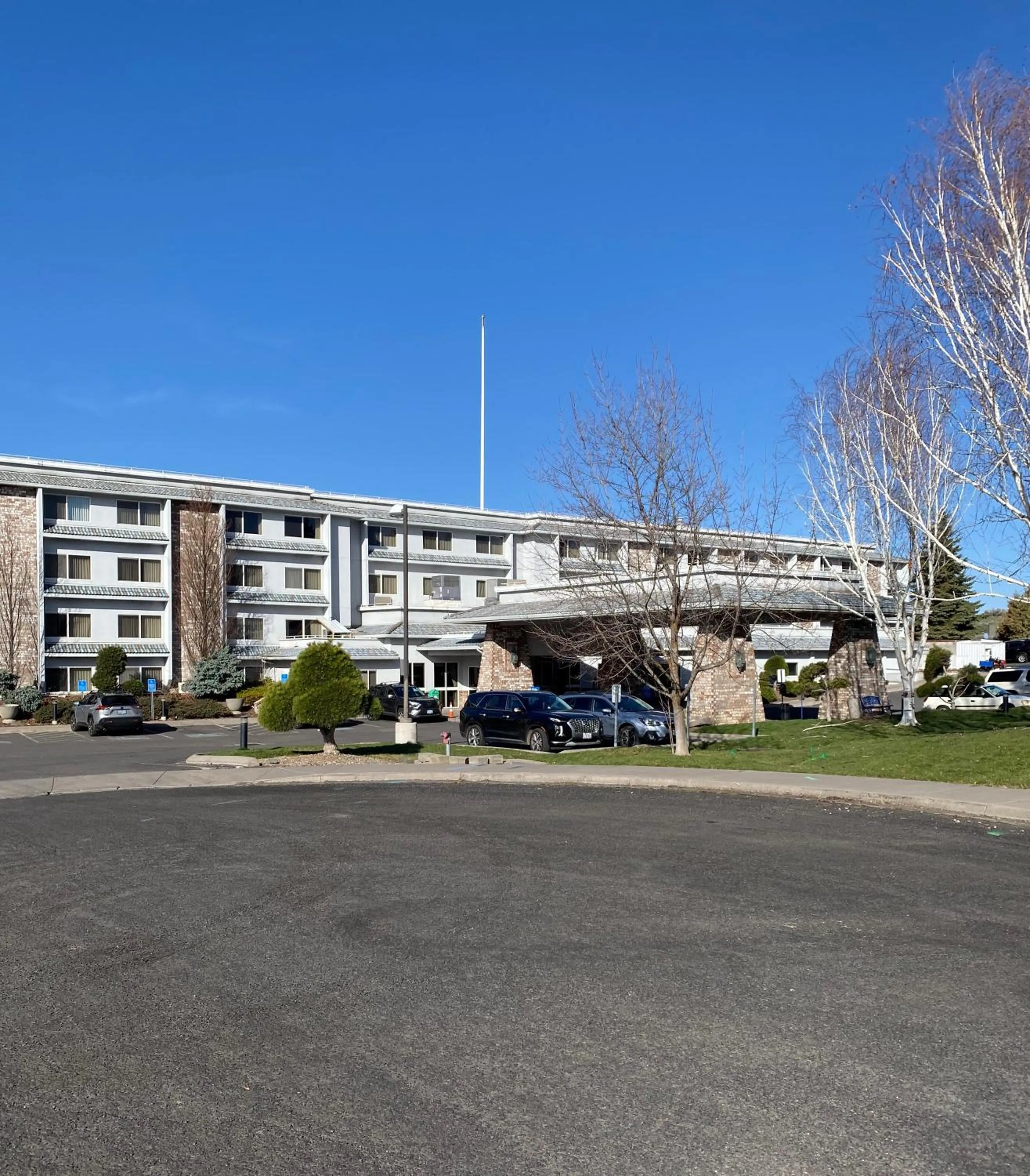 Property building in Shilo Inn Klamath Falls