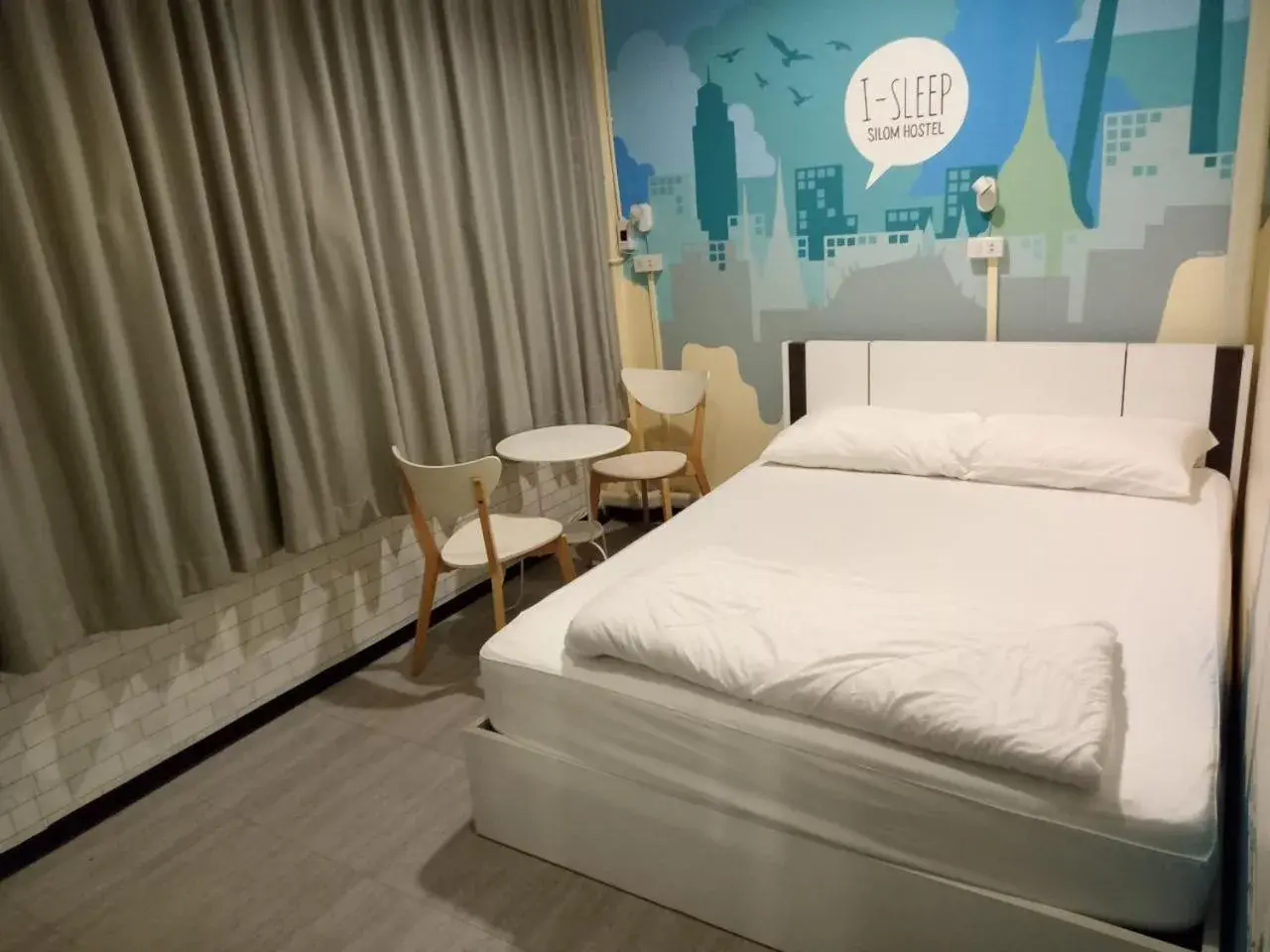 Queen Room with Shared Bathroom in I-Sleep Silom Hostel Queen Room with Shared Bathroom in I-Sleep Silom Hostel