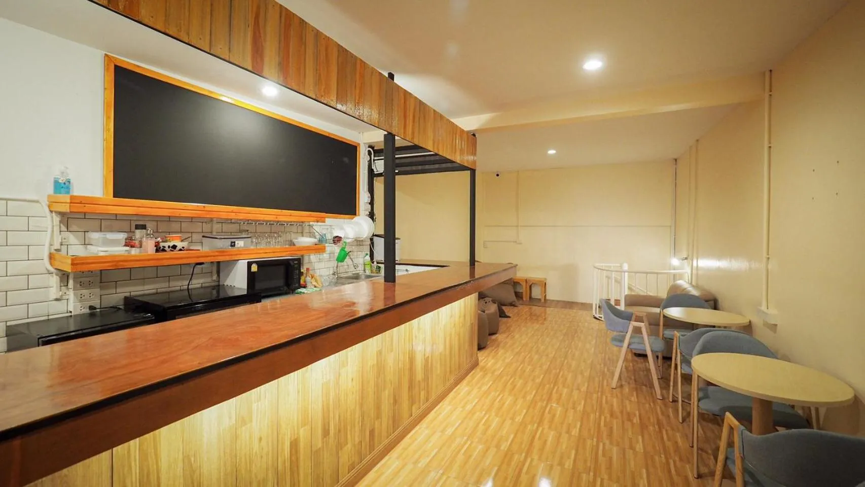 Restaurant/places to eat in I-Sleep Silom Hostel