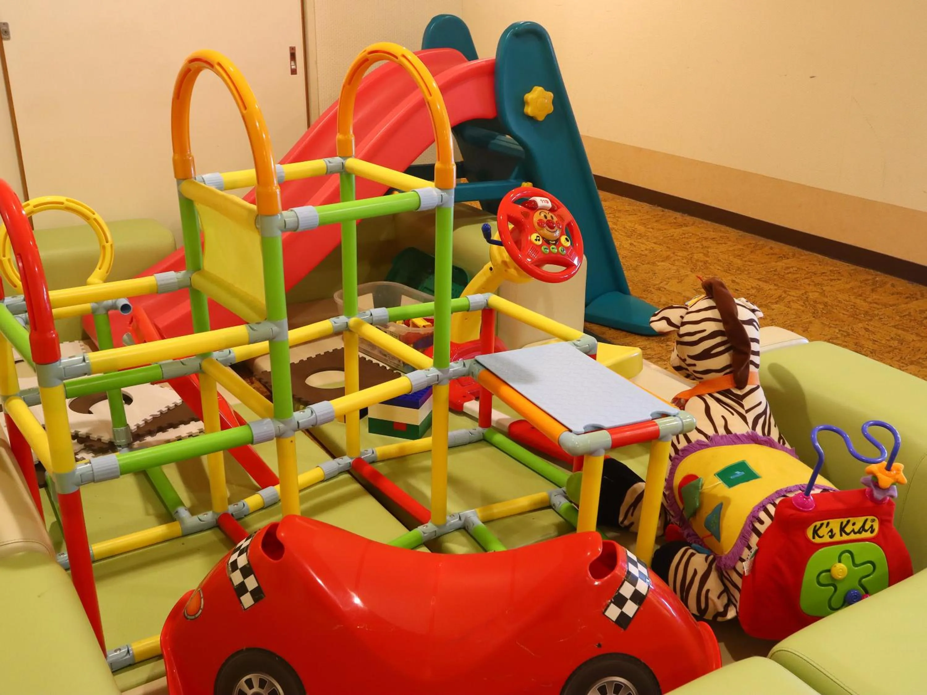 children in Kidoike Onsen Hotel