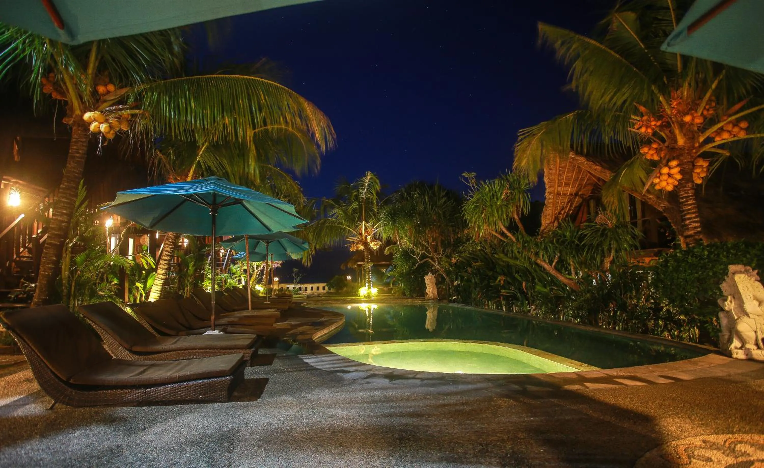 Swimming pool in Balangan Sea View Bungalow