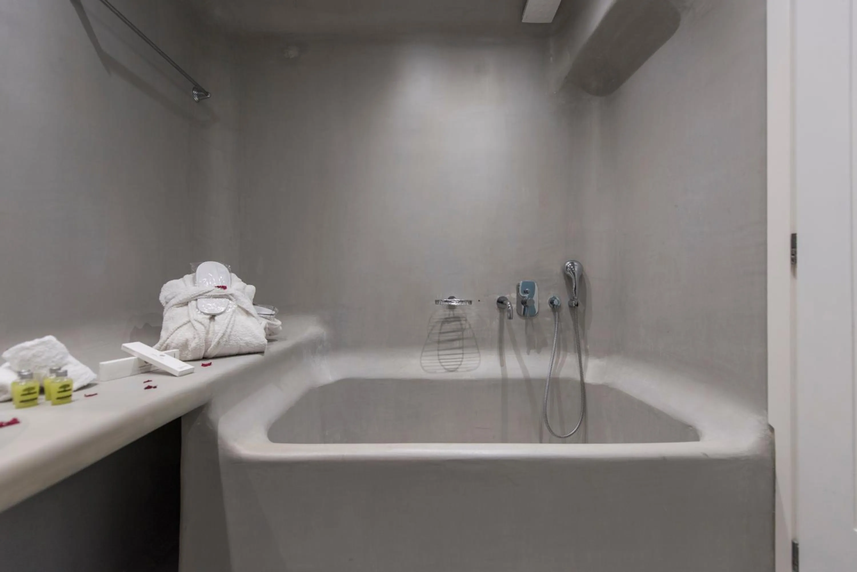 Bathroom in Blue Waves Suites & Apartments