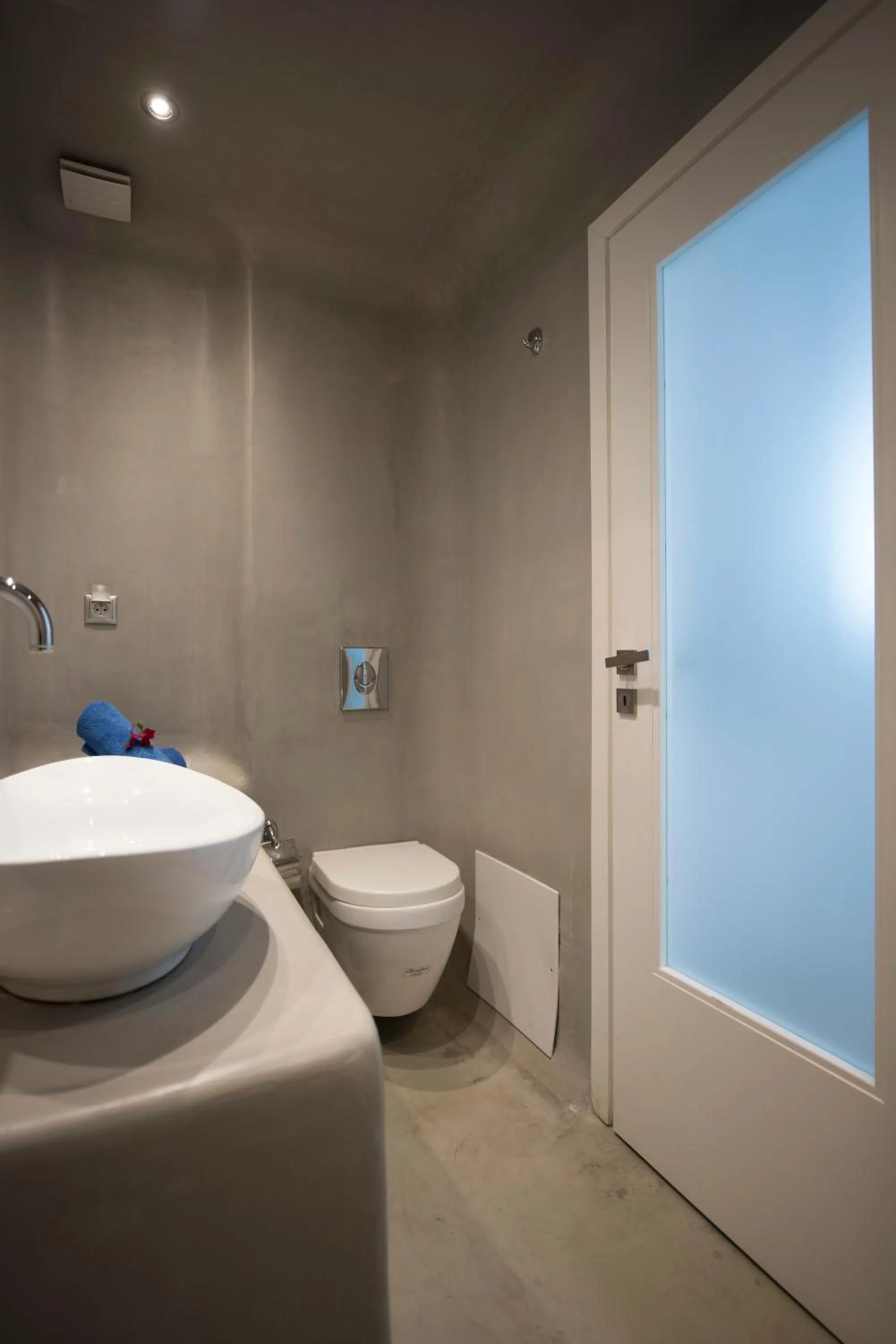Bathroom in Blue Waves Suites & Apartments