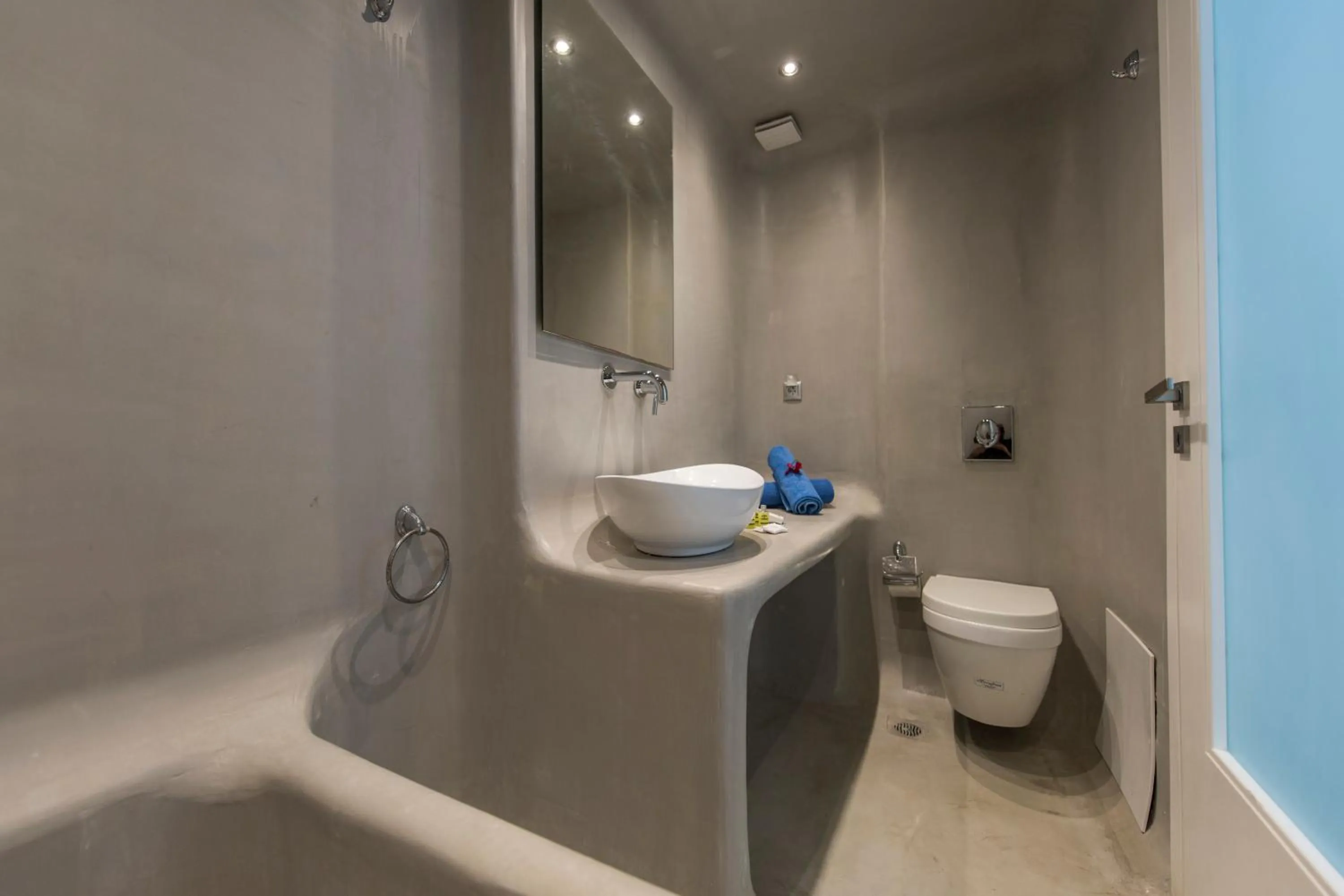 Bathroom in Blue Waves Suites & Apartments