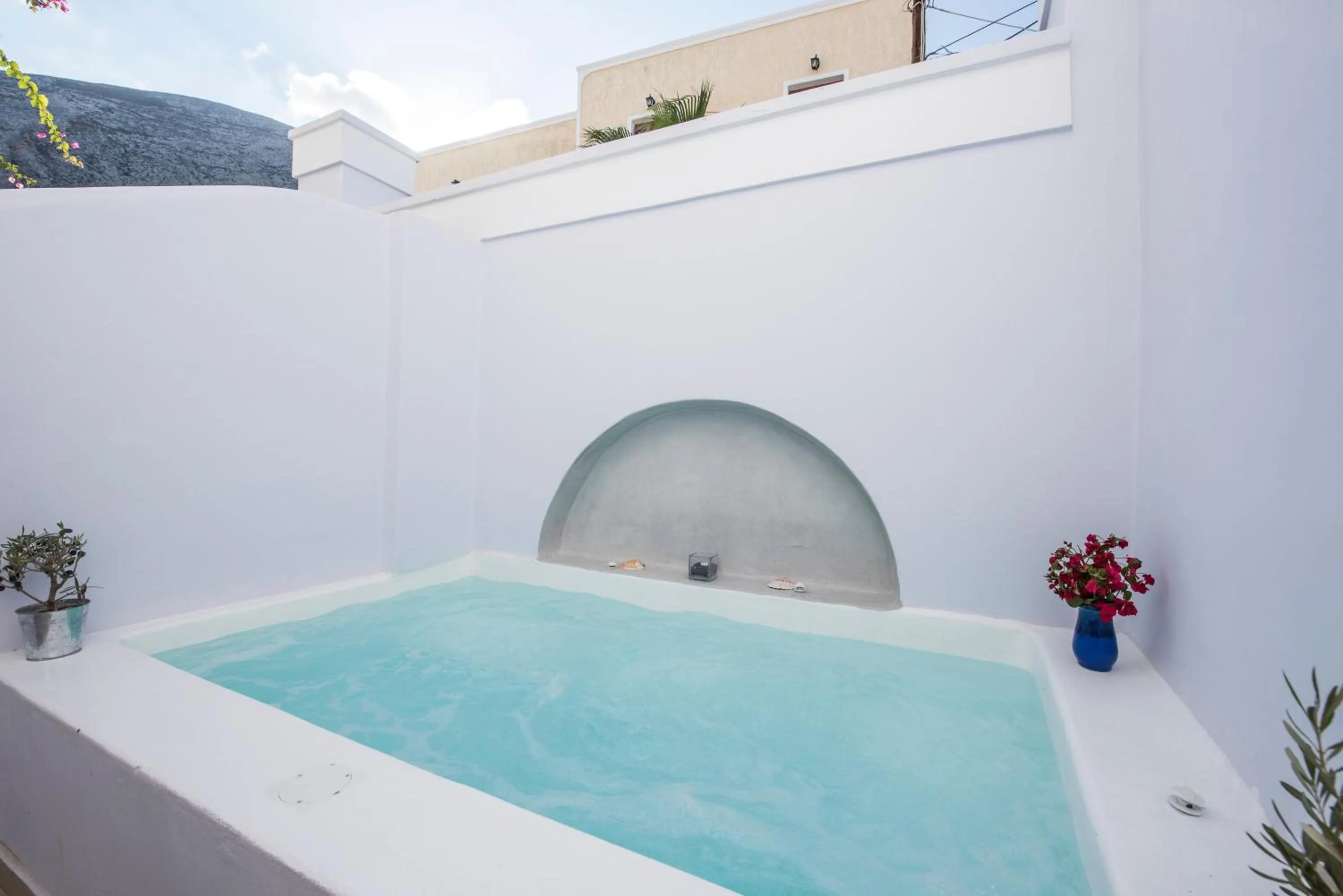 Inner courtyard view in Blue Waves Suites & Apartments