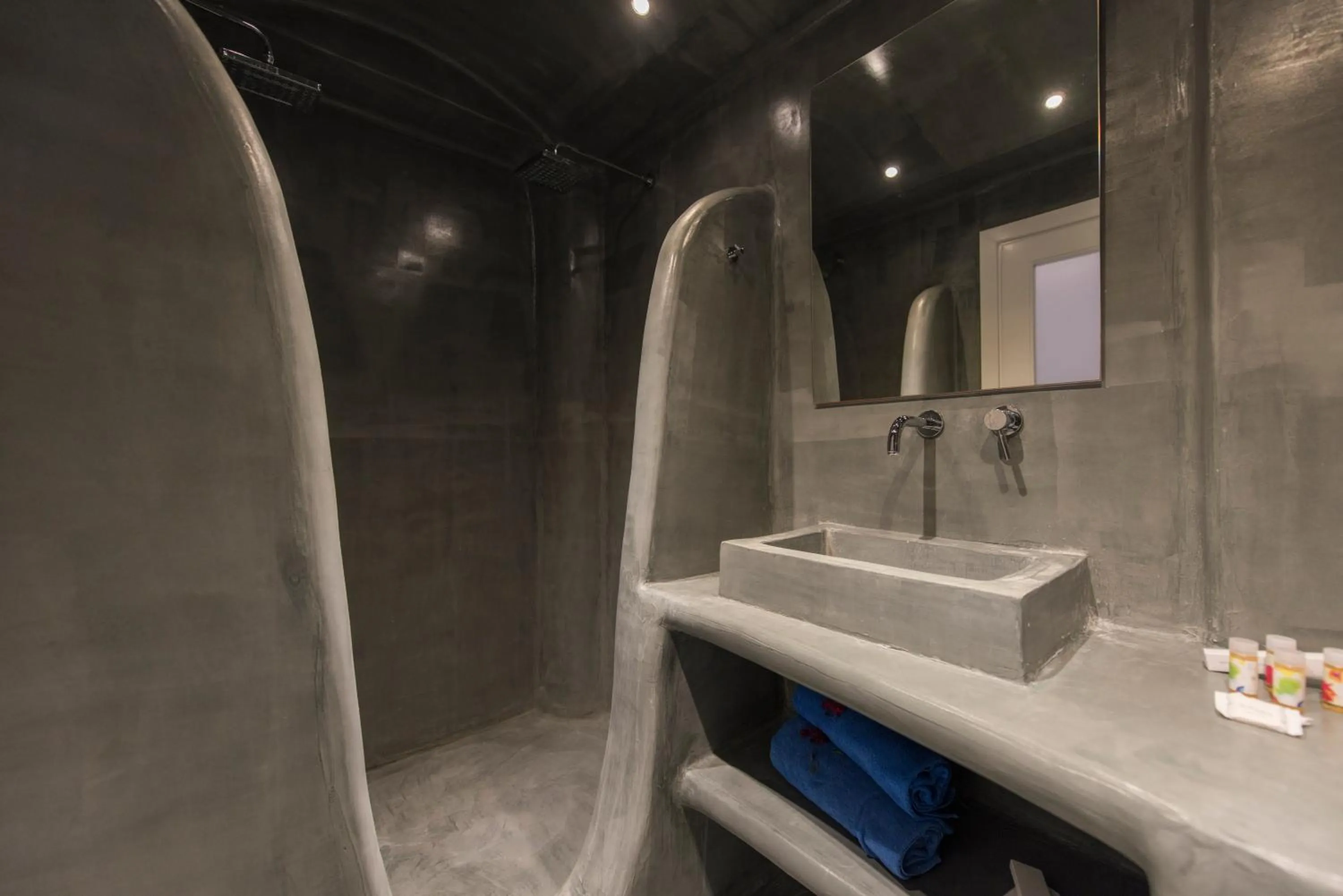 Bathroom in Blue Waves Suites & Apartments