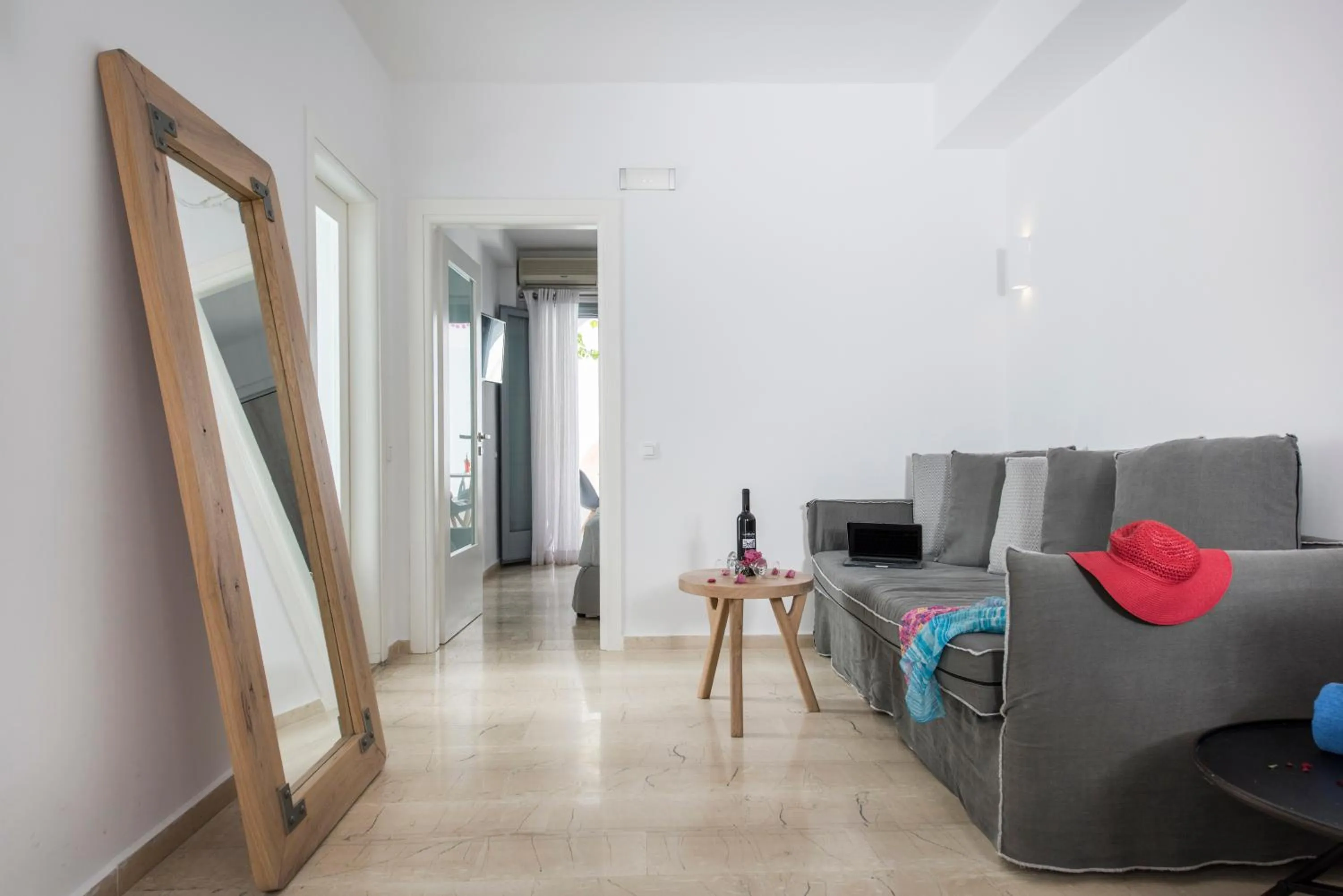 Seating area in Blue Waves Suites & Apartments