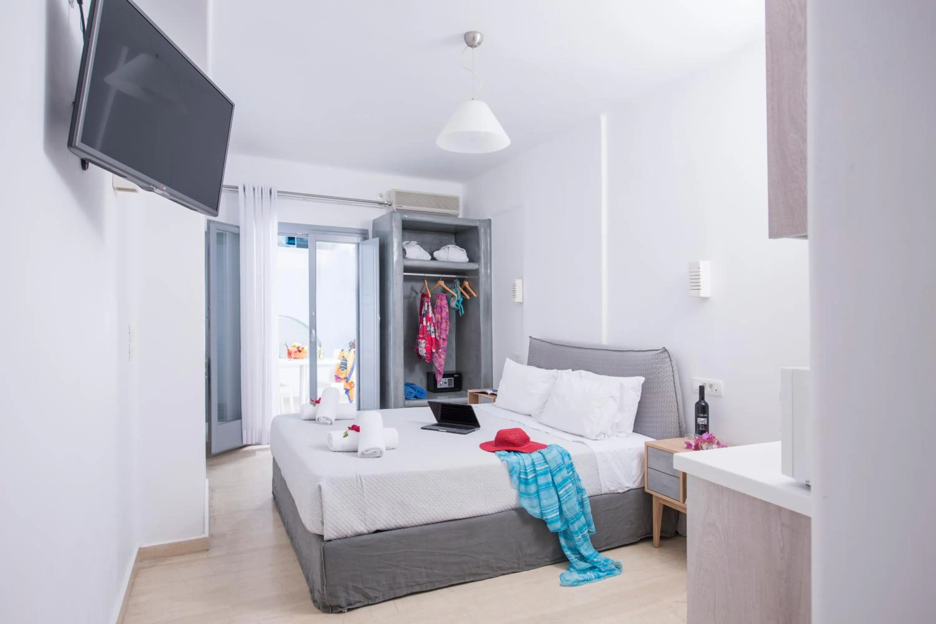 Bedroom, Bed in Blue Waves Suites & Apartments