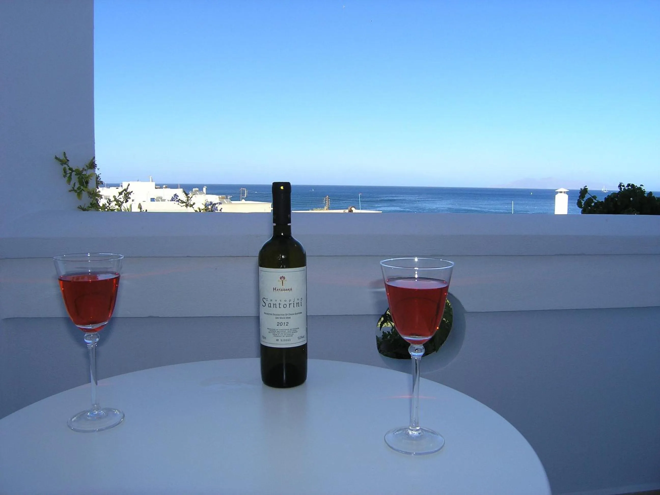 Drinks in Blue Waves Suites & Apartments