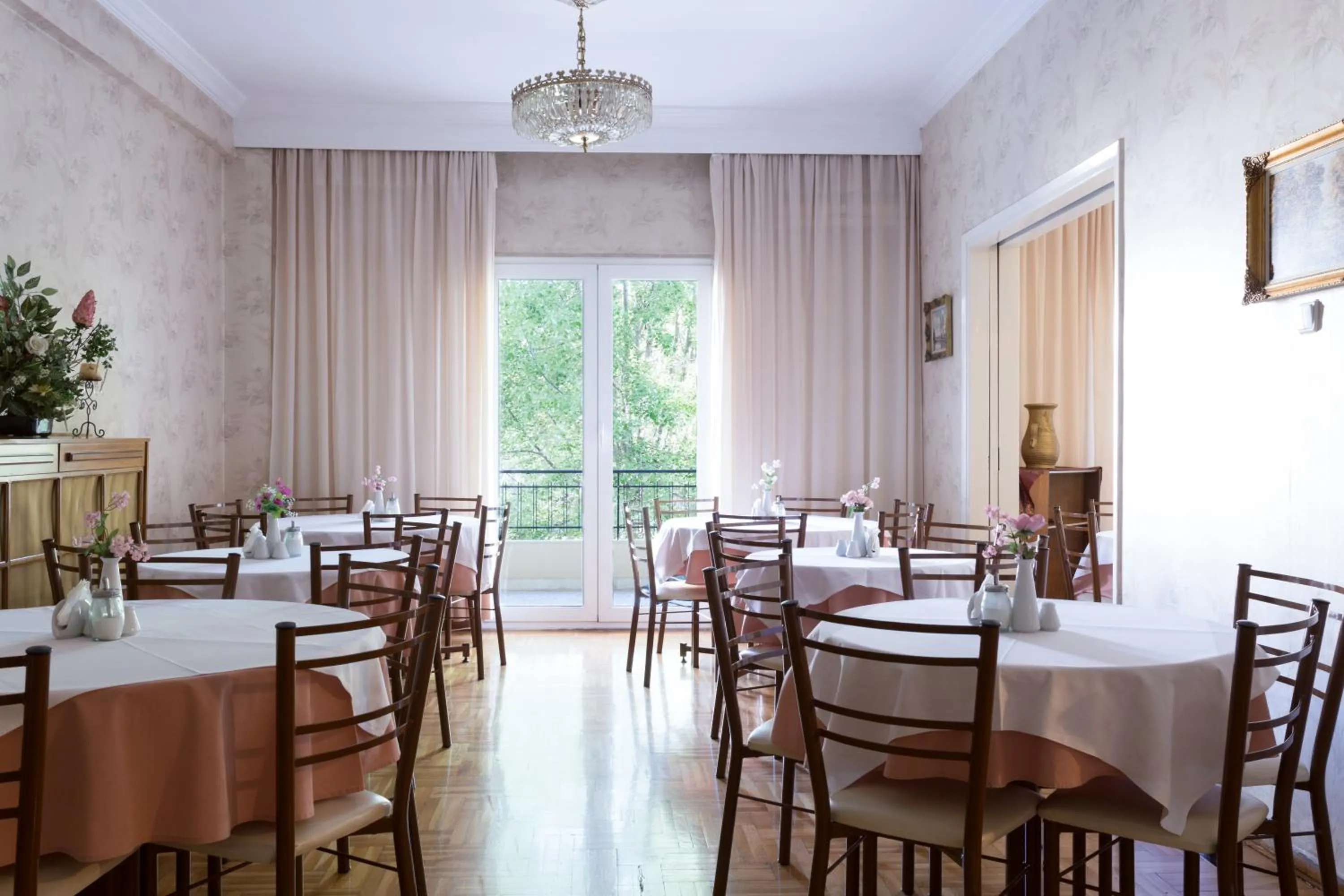 Restaurant/places to eat in Anesis Hotel