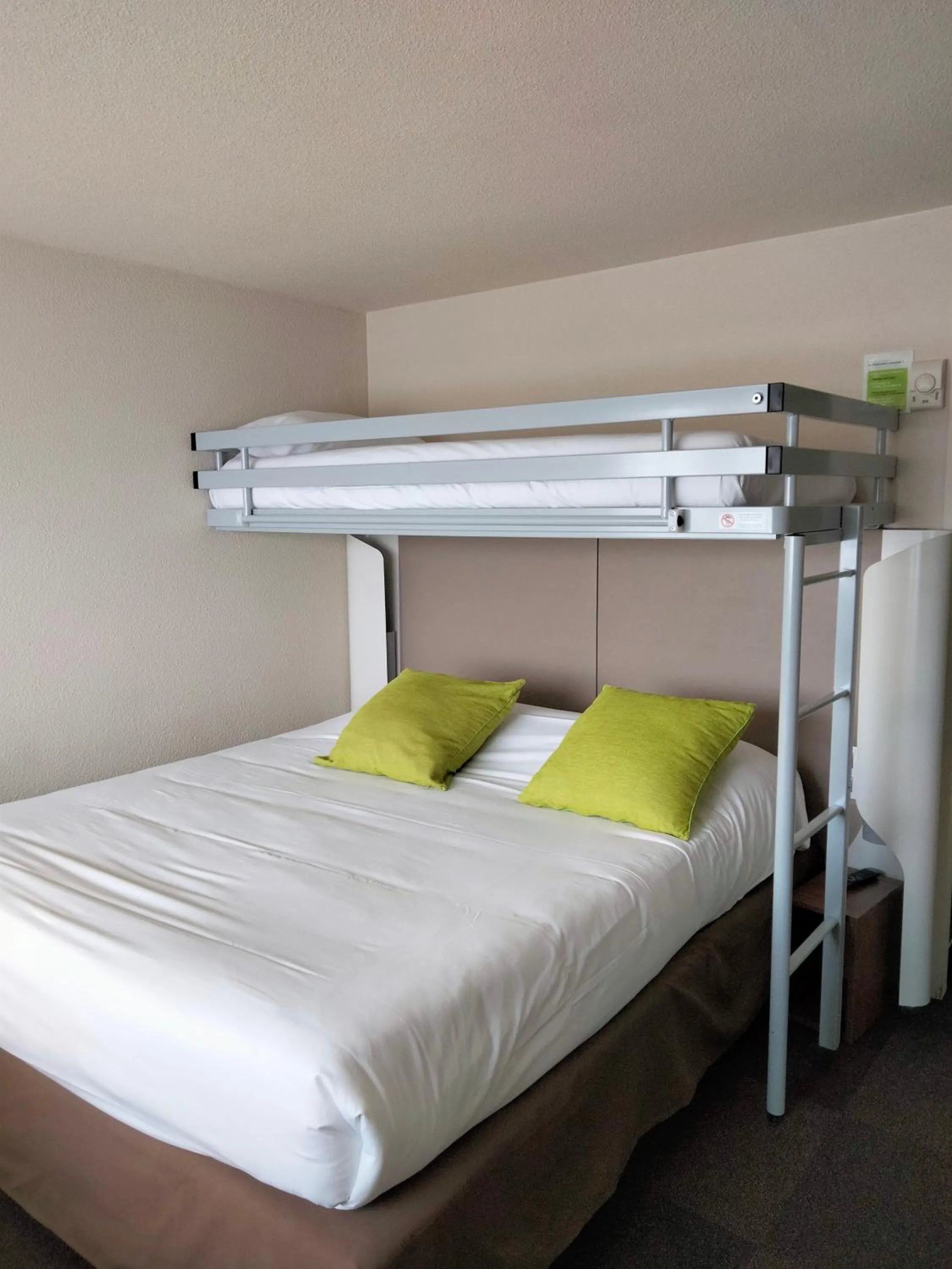 Photo of the whole room, Bed in Campanile Poitiers - Site du Futuroscope