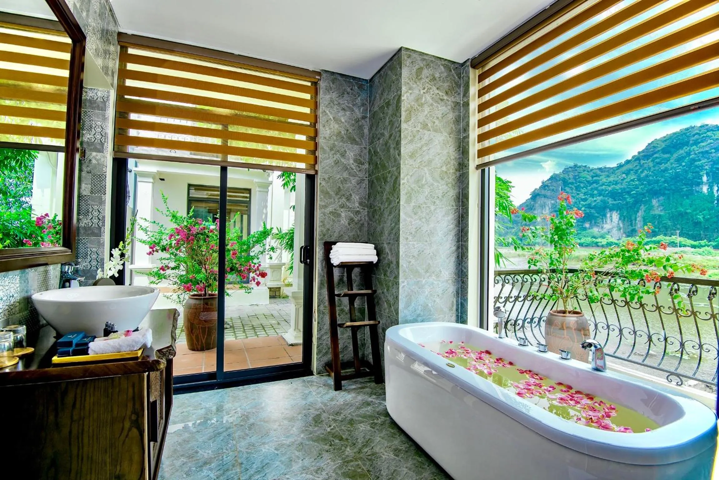 Public Bath in Tam Coc La Montagne Resort & Spa Ninh Binh