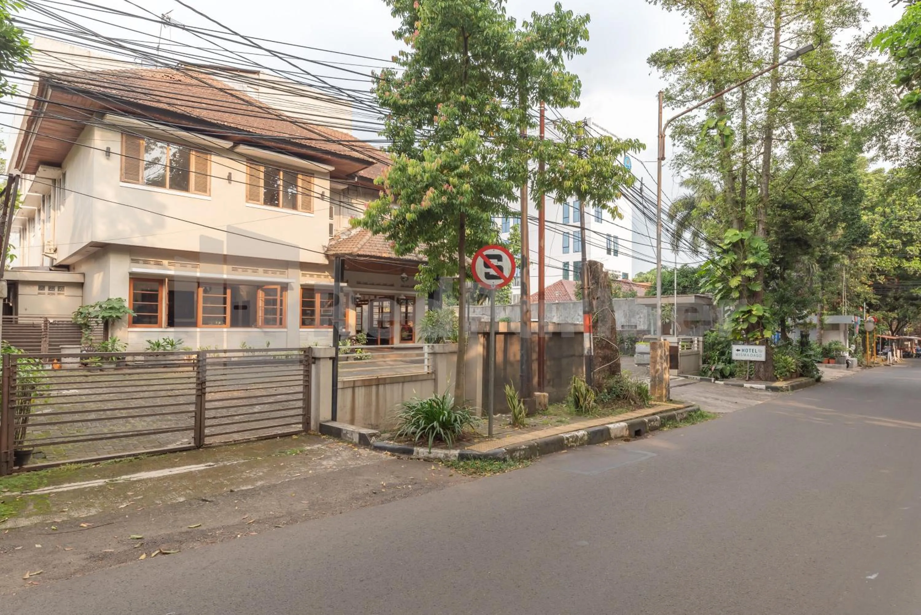 Facade/entrance in Hotel Wisma Dago ITB