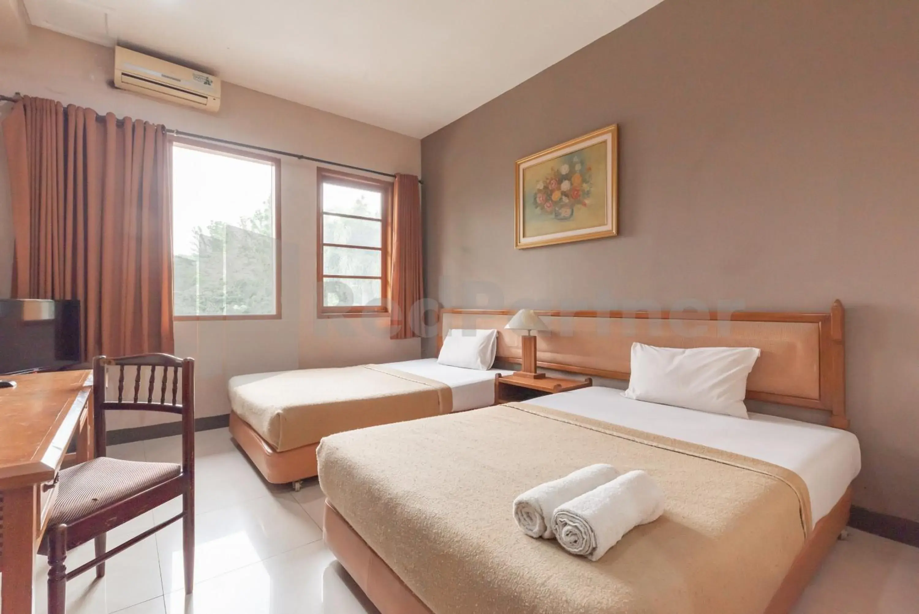 Deluxe Double Room in Hotel Wisma Dago ITB Deluxe Double Room in Hotel Wisma Dago ITB